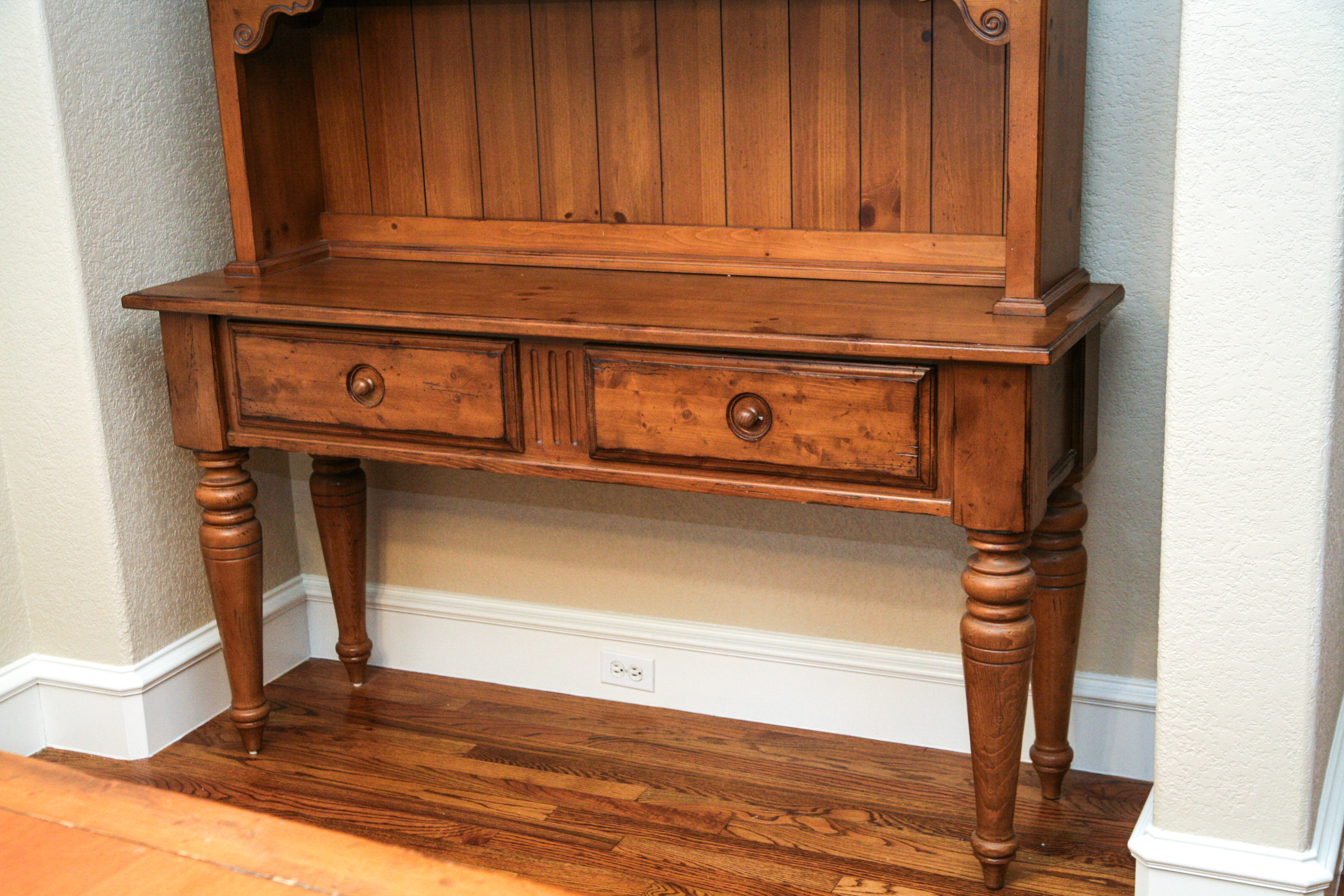 Hooker English Style Hutch-on-Table
