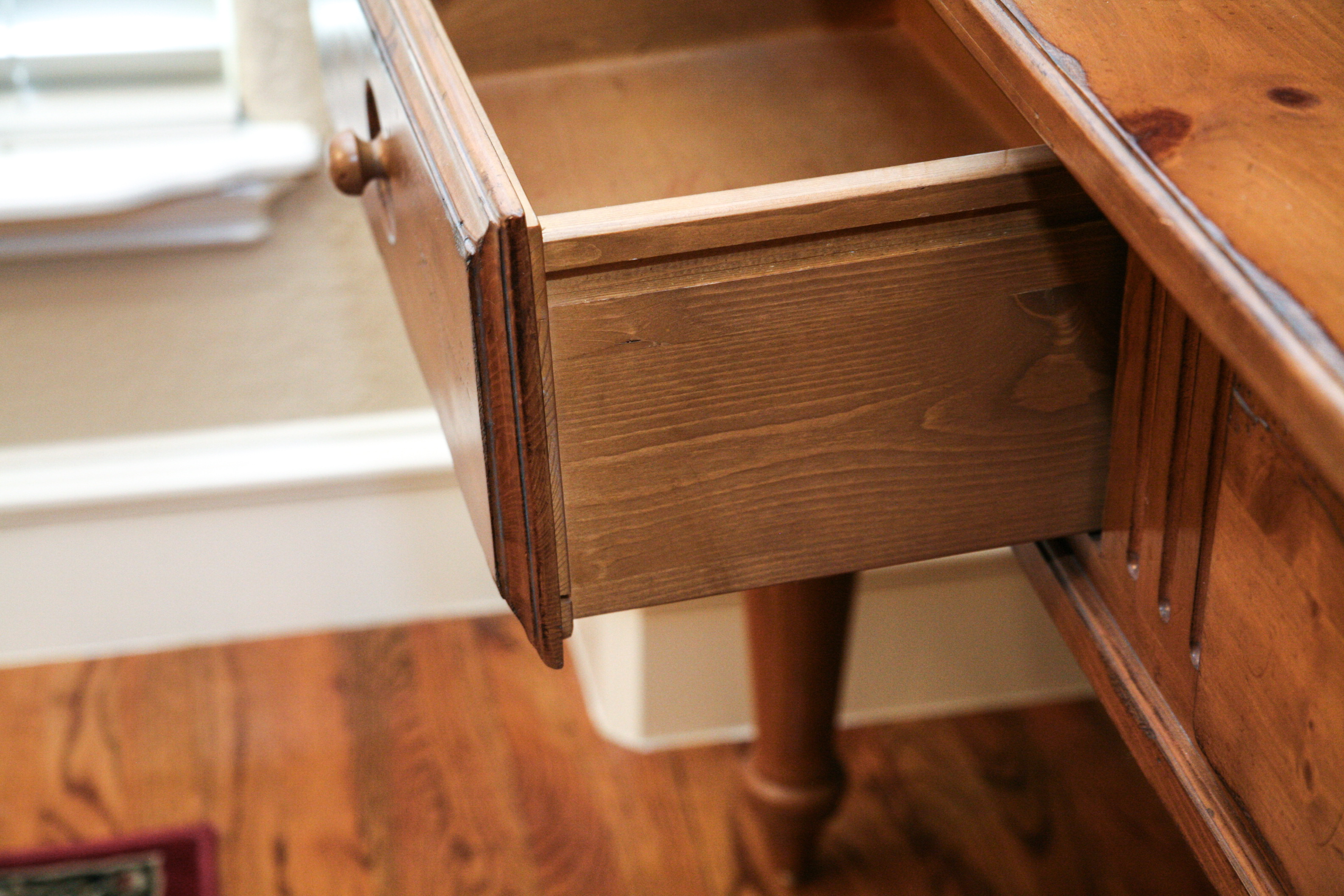 Hooker English Style Hutch-on-Table
