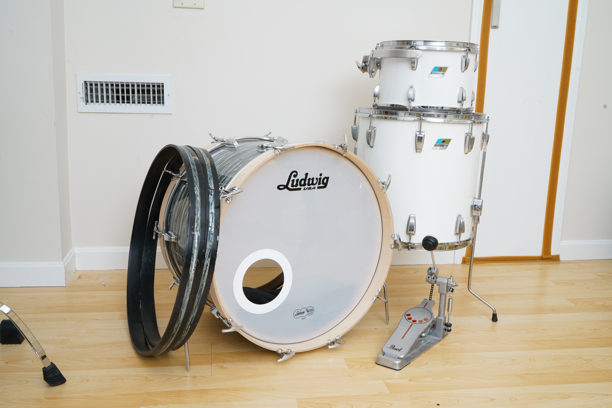 Ludwig Partial Drum Kit with Pearl Drum Pedal