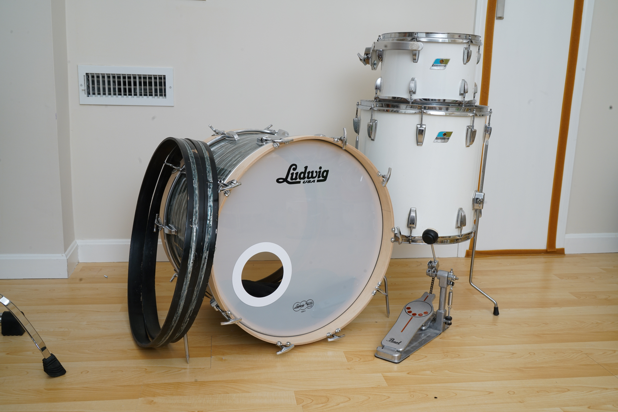 Ludwig Partial Drum Kit with Pearl Drum Pedal