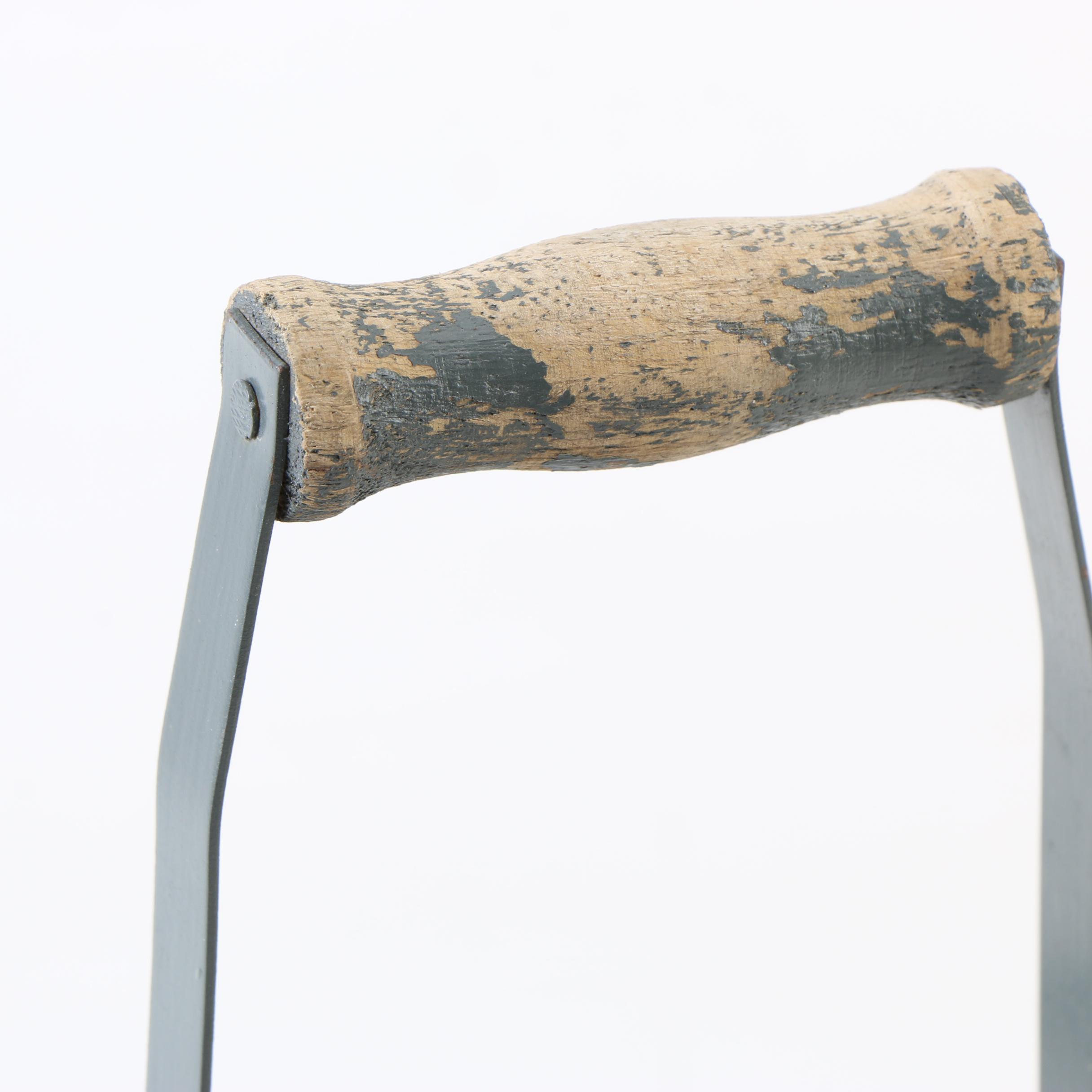 Standard ISO-VIS Oil Bottles in Basket