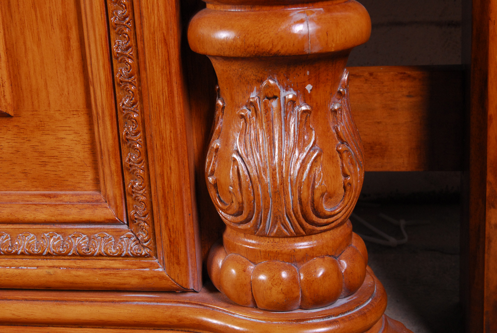 Italian-Style Carved Queen-Size Bed