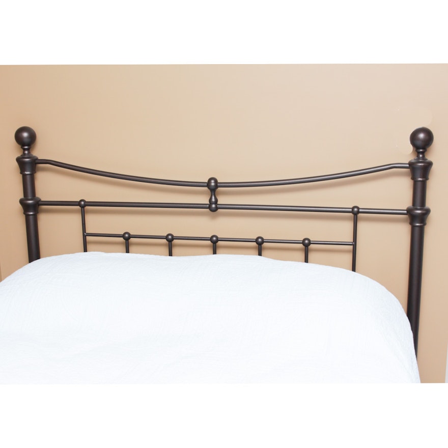 Metal Frame Full Size Bed with Bedding