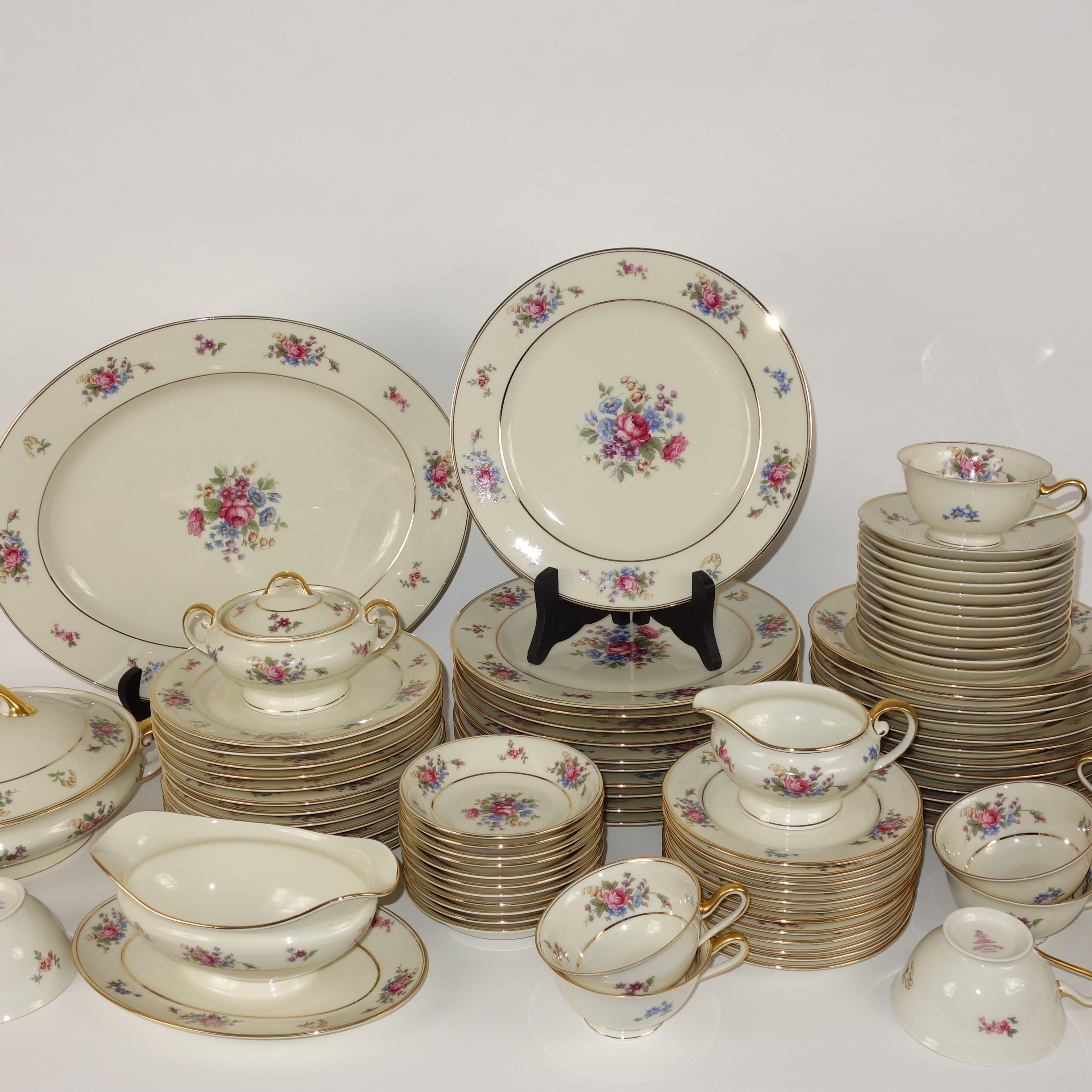 Bavaria Tirschenreuth "The Queens Rose"  Porcelain Dinner Service