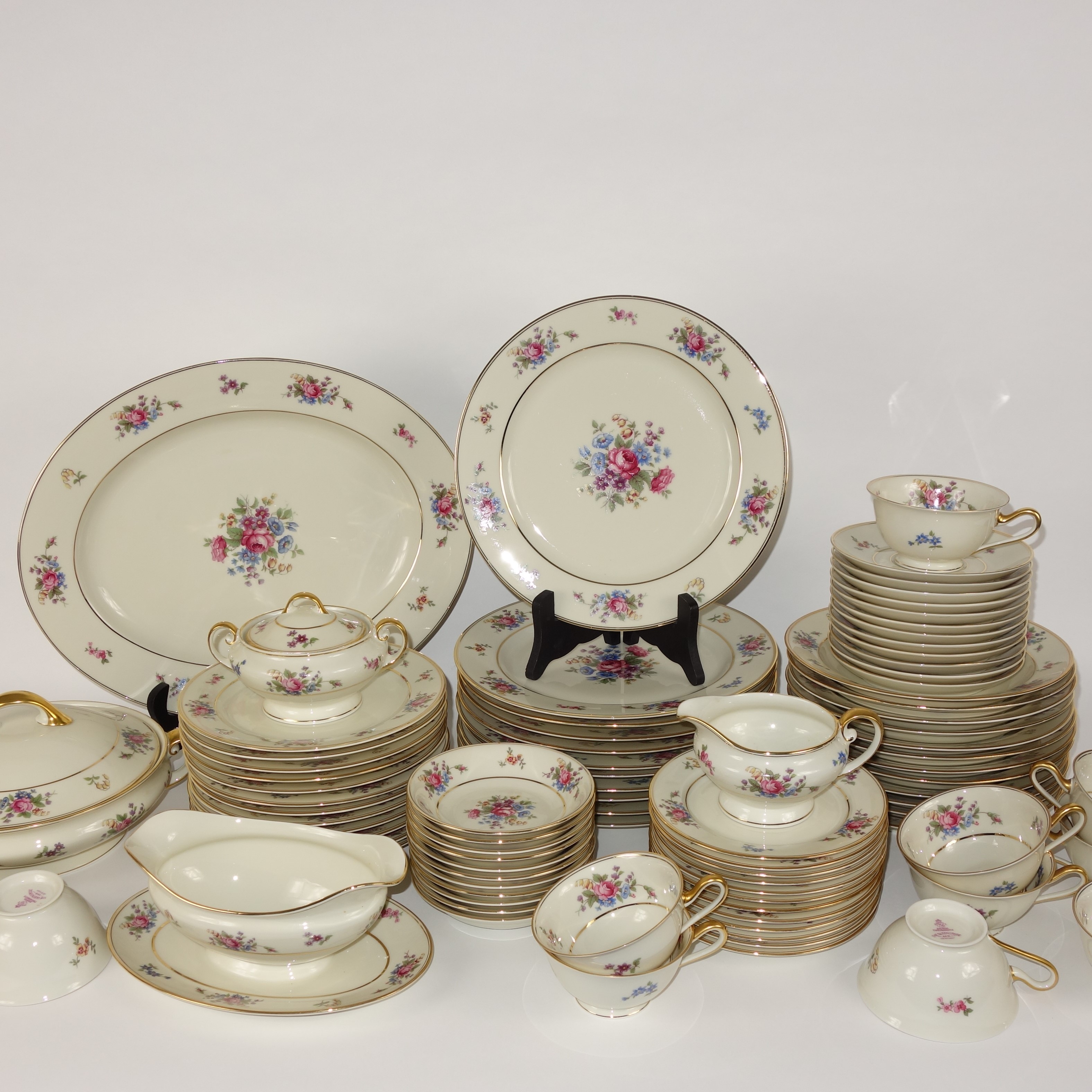 Bavaria Tirschenreuth "The Queens Rose"  Porcelain Dinner Service