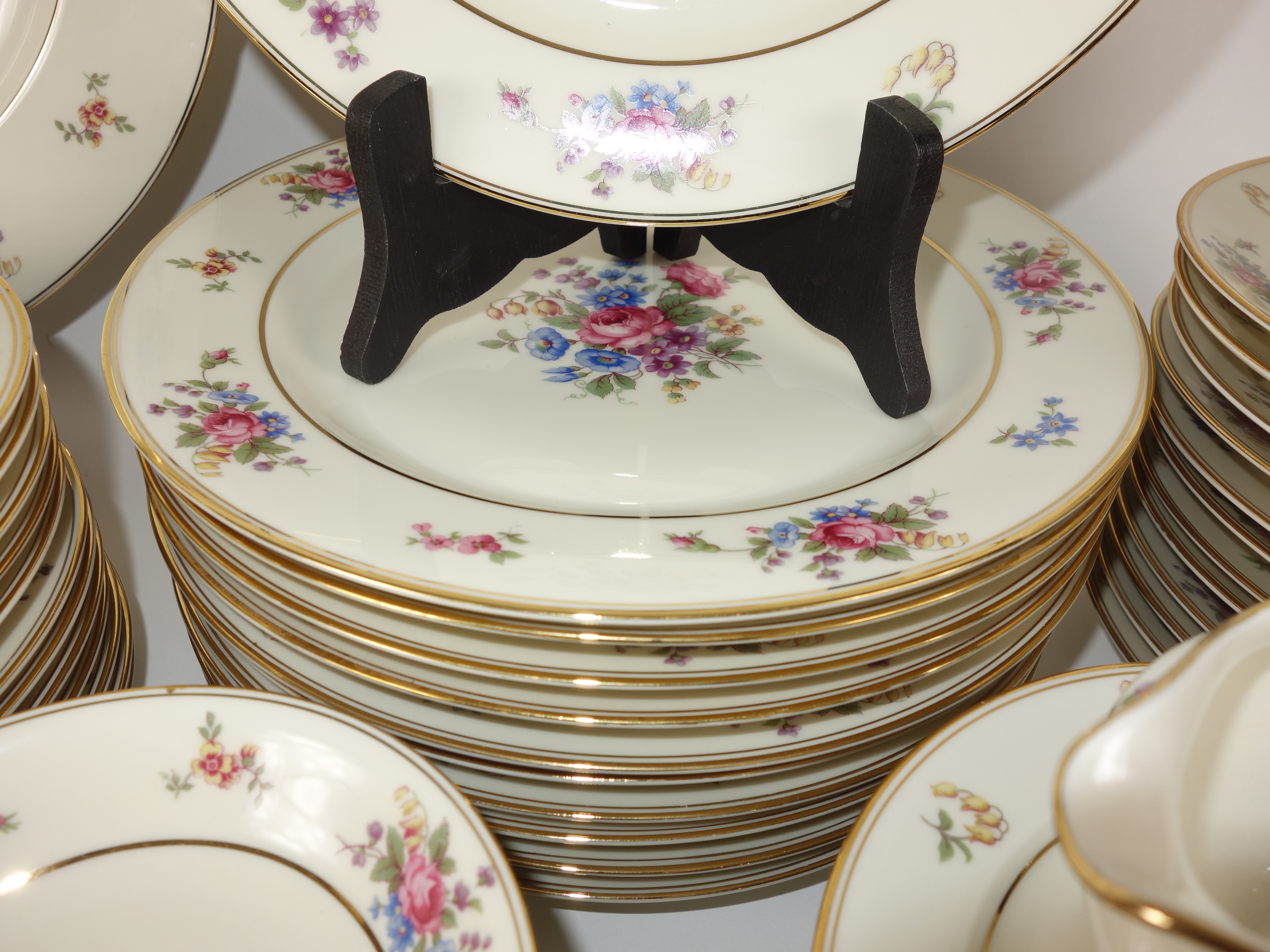 Bavaria Tirschenreuth "The Queens Rose"  Porcelain Dinner Service