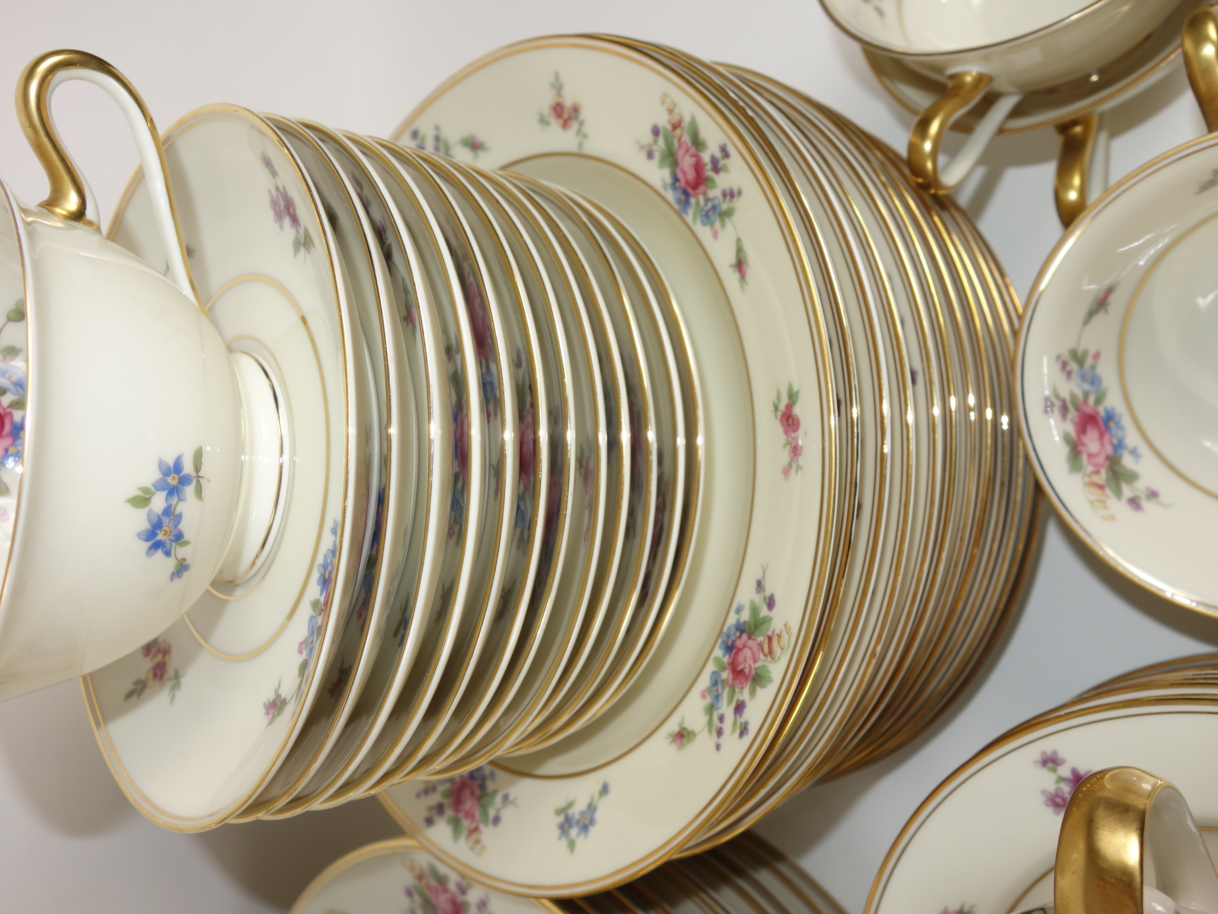 Bavaria Tirschenreuth "The Queens Rose"  Porcelain Dinner Service