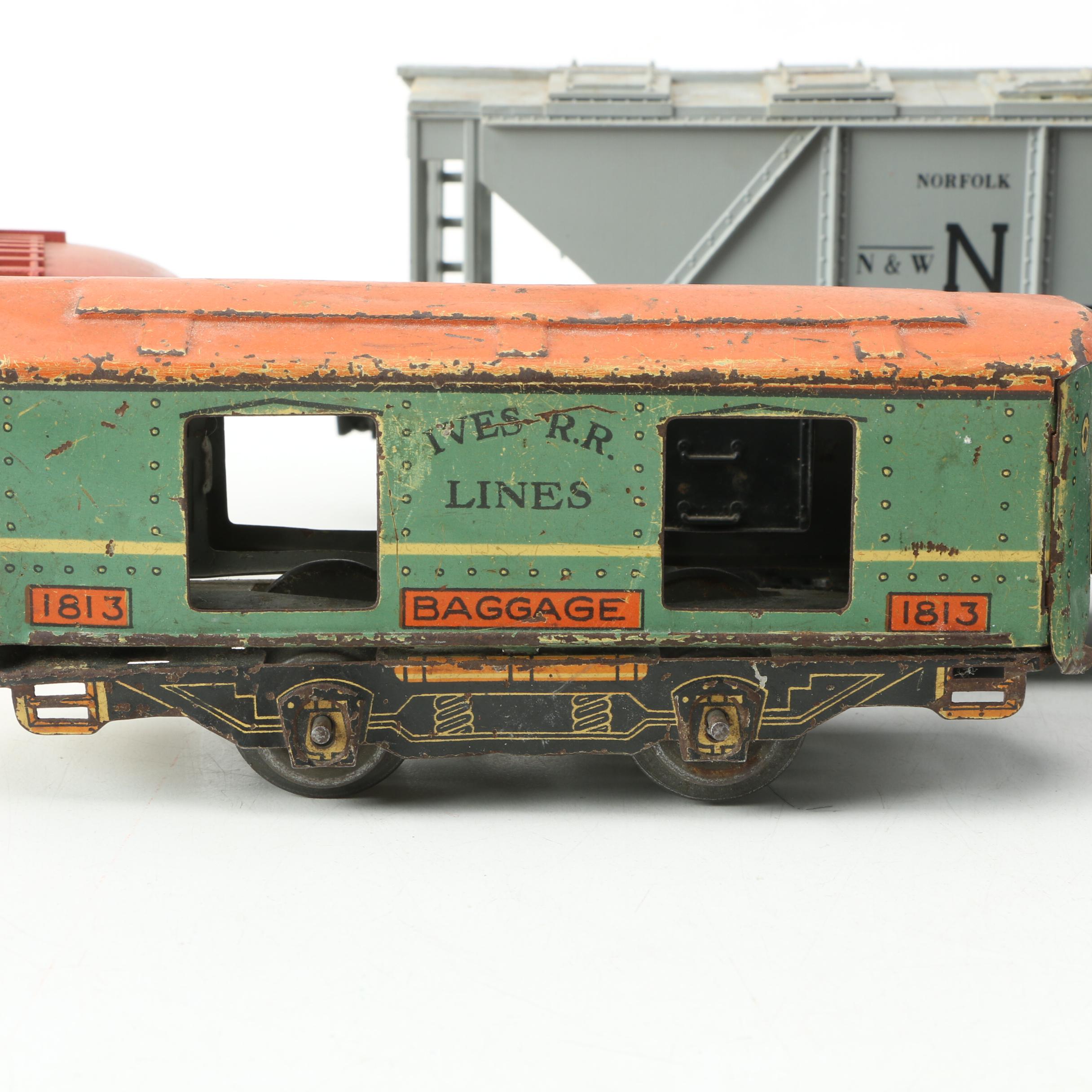 Lionel Train Cars Including Pre-War Tinplate Baggage Car