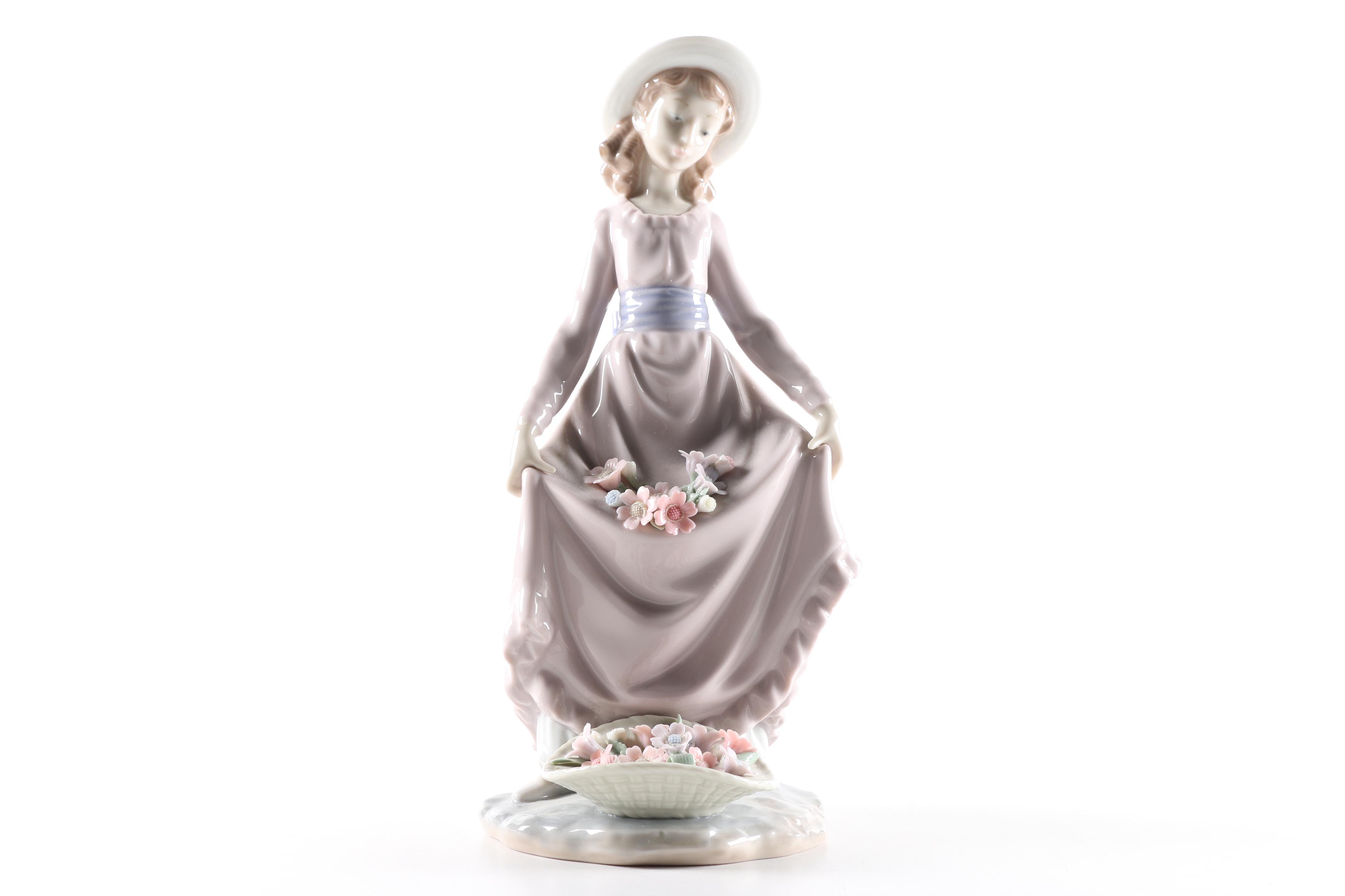 Lladró "Flowers in the Basket" #5027 Figurine