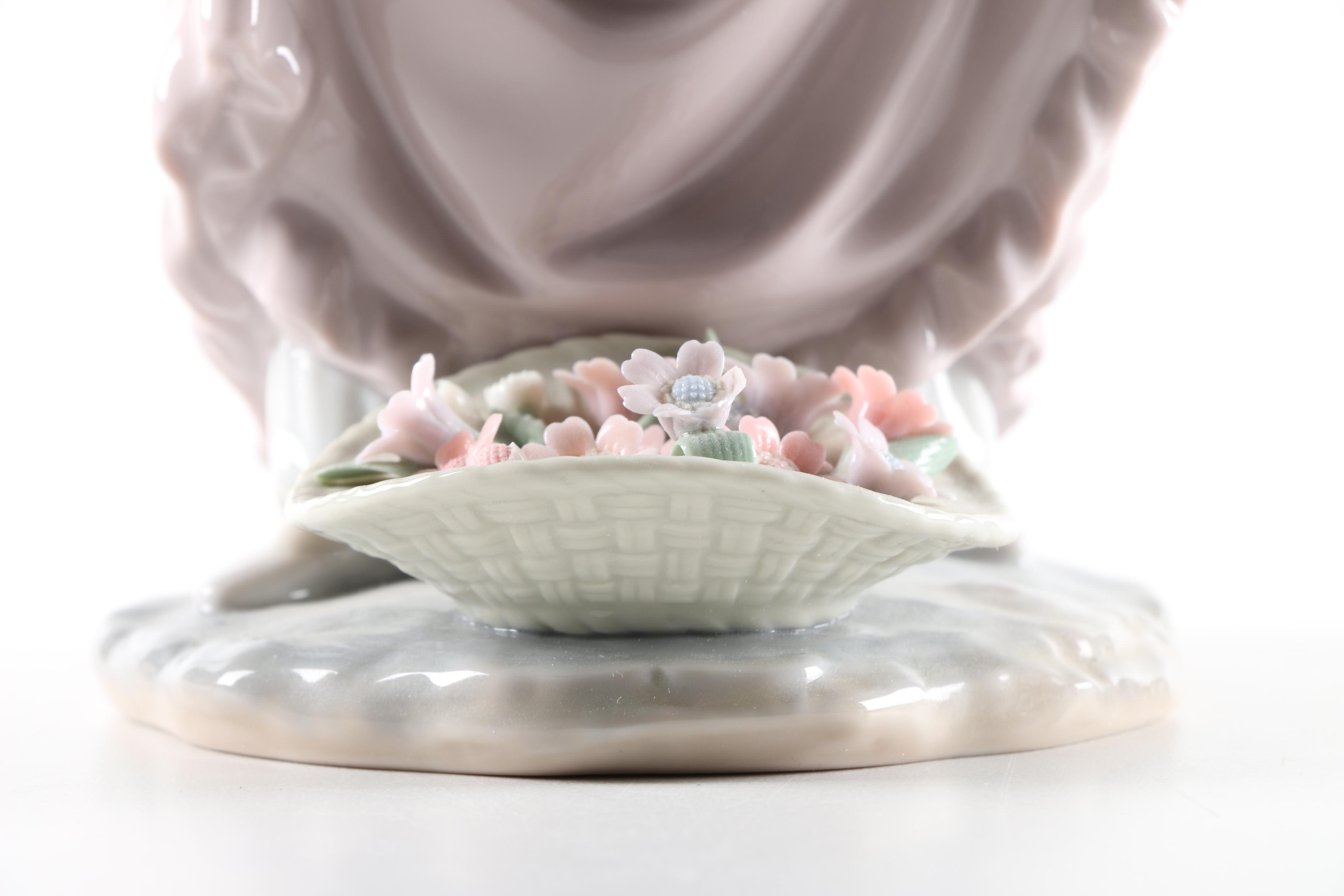 Lladró "Flowers in the Basket" #5027 Figurine