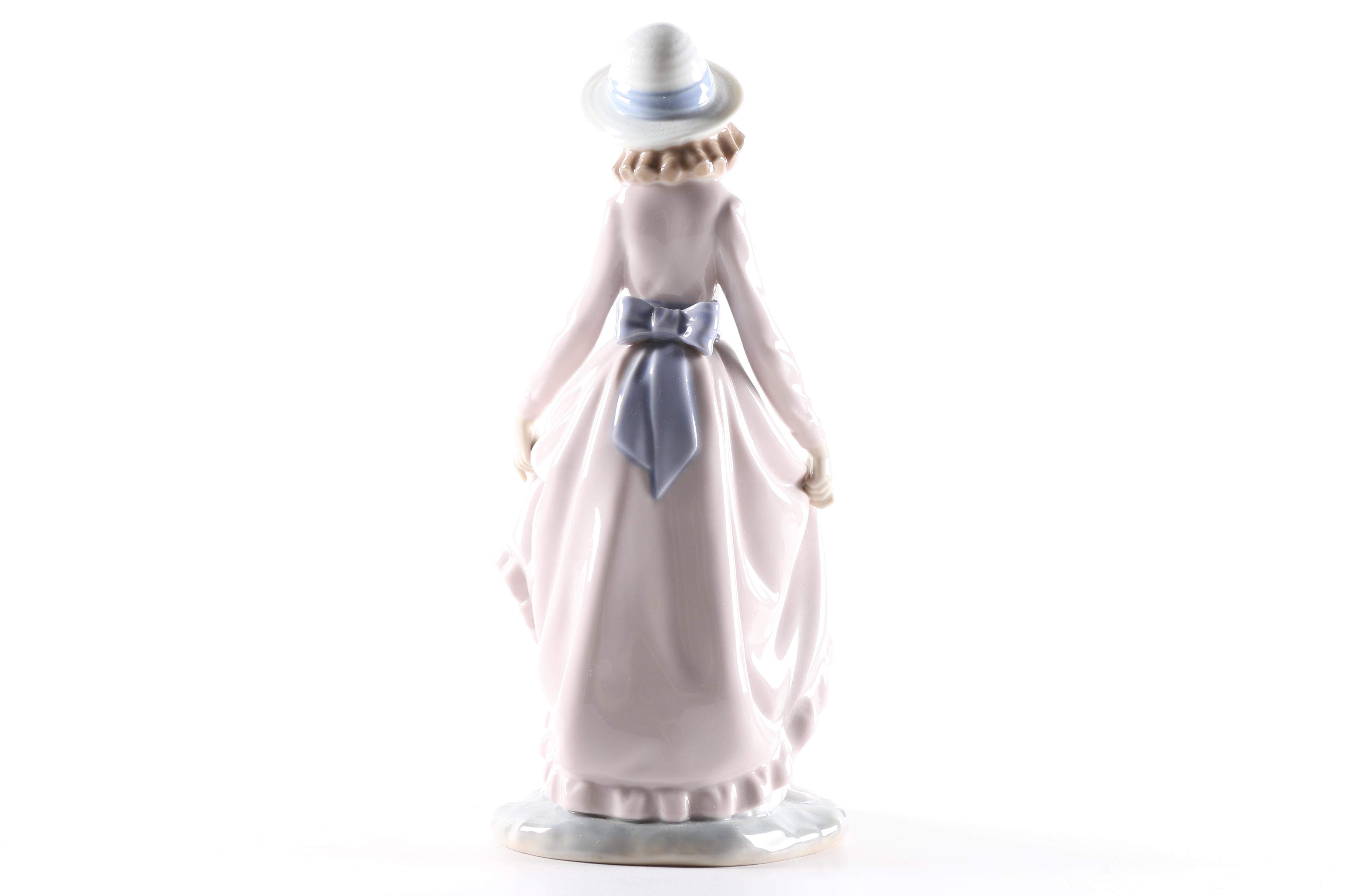 Lladró "Flowers in the Basket" #5027 Figurine