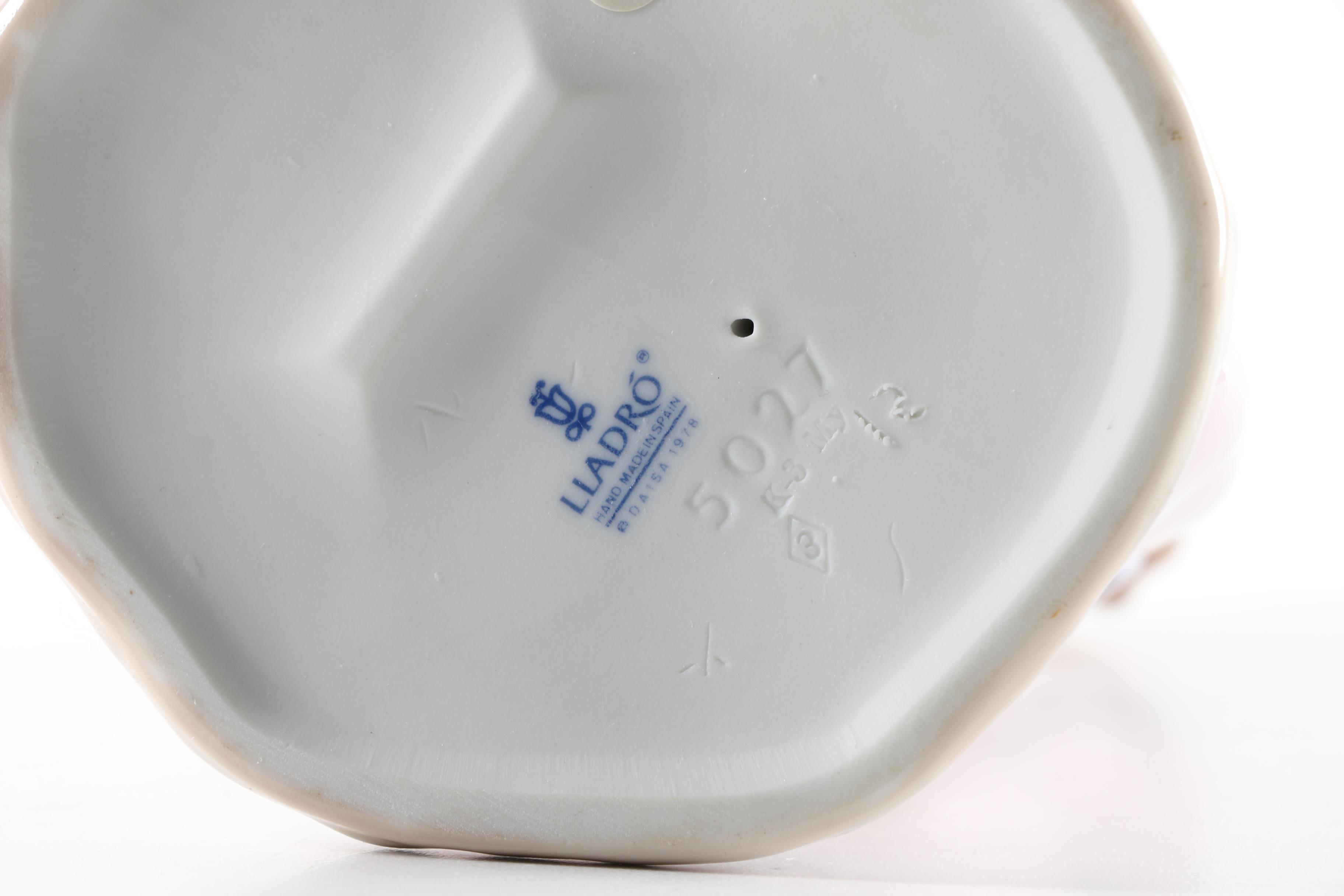 Lladró "Flowers in the Basket" #5027 Figurine