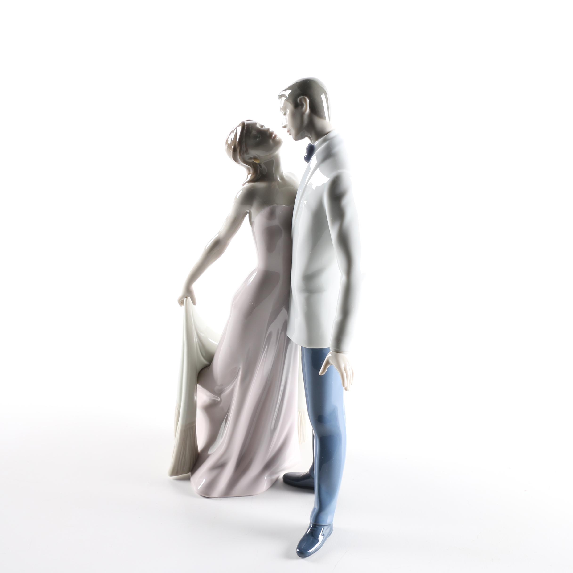 Lladró "Happy Anniversary" #6475 Porcelain Figurine