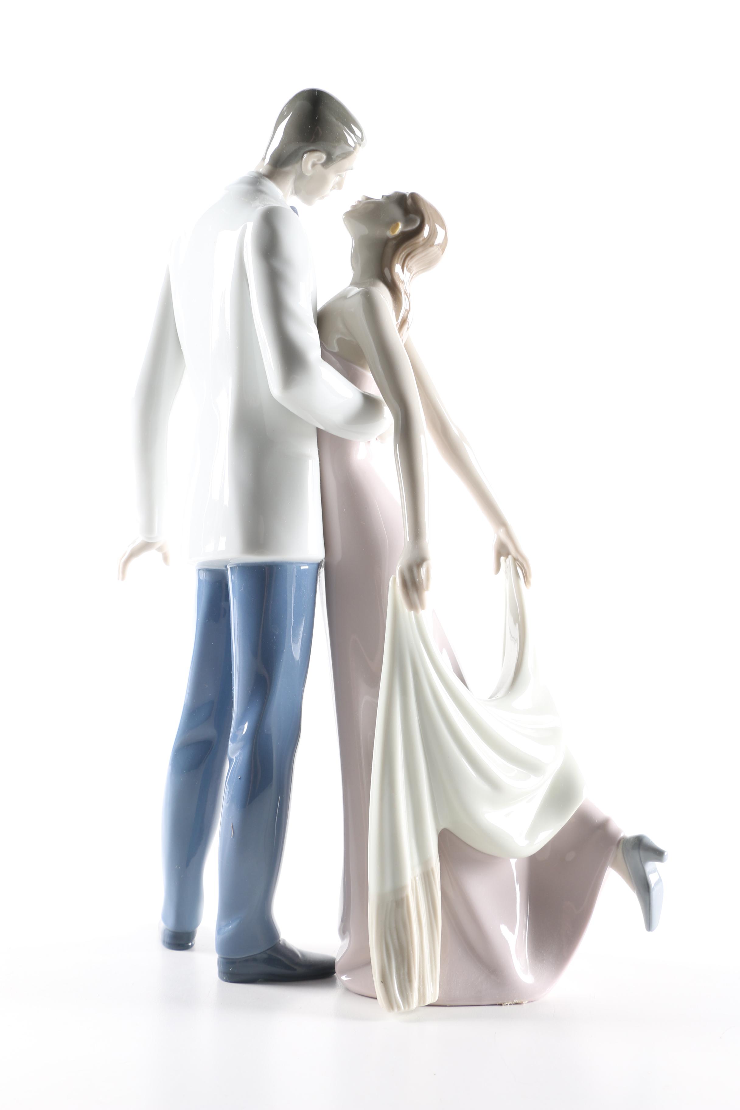 Lladró "Happy Anniversary" #6475 Porcelain Figurine