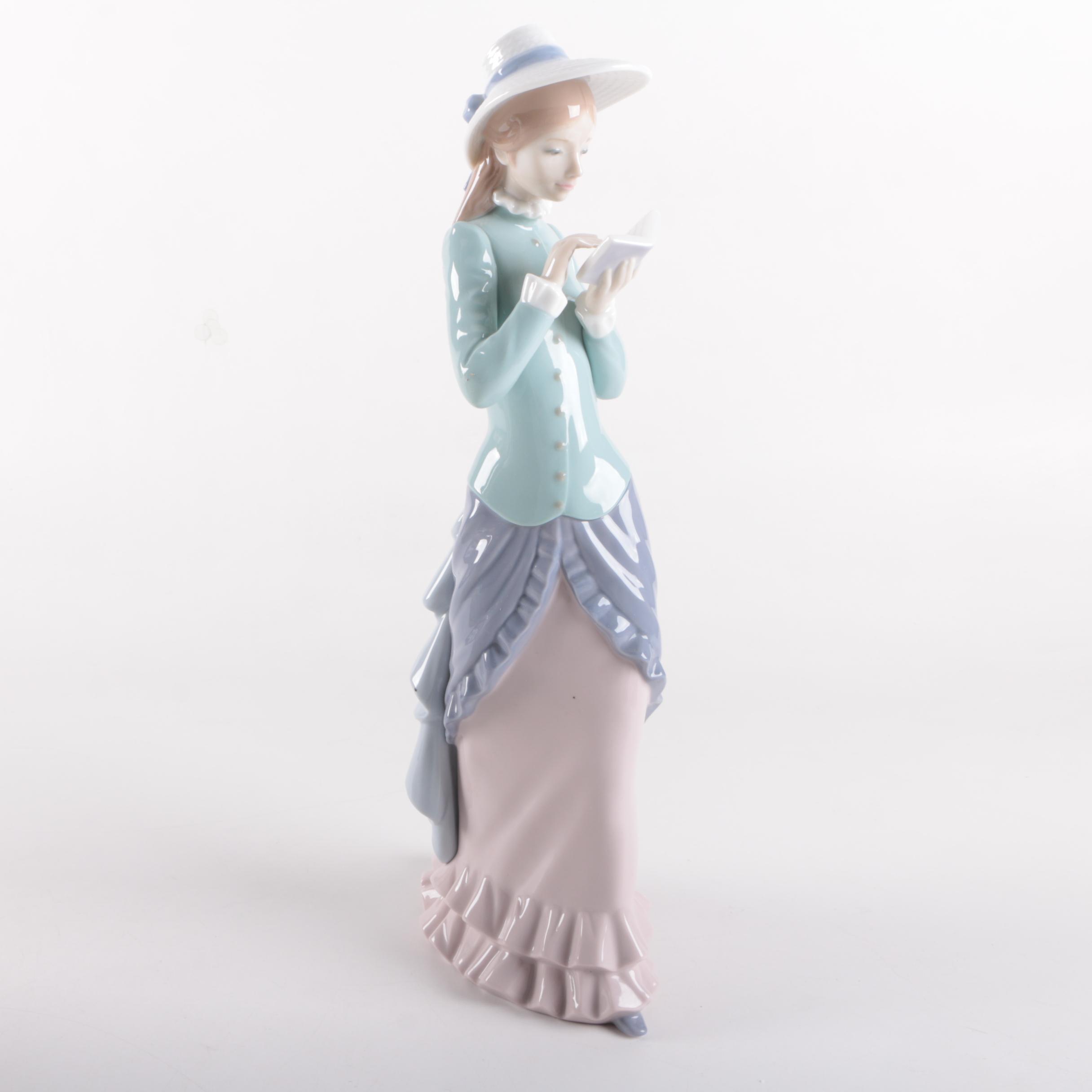 Lladró " Reading" #5000 Porcelain Figurine