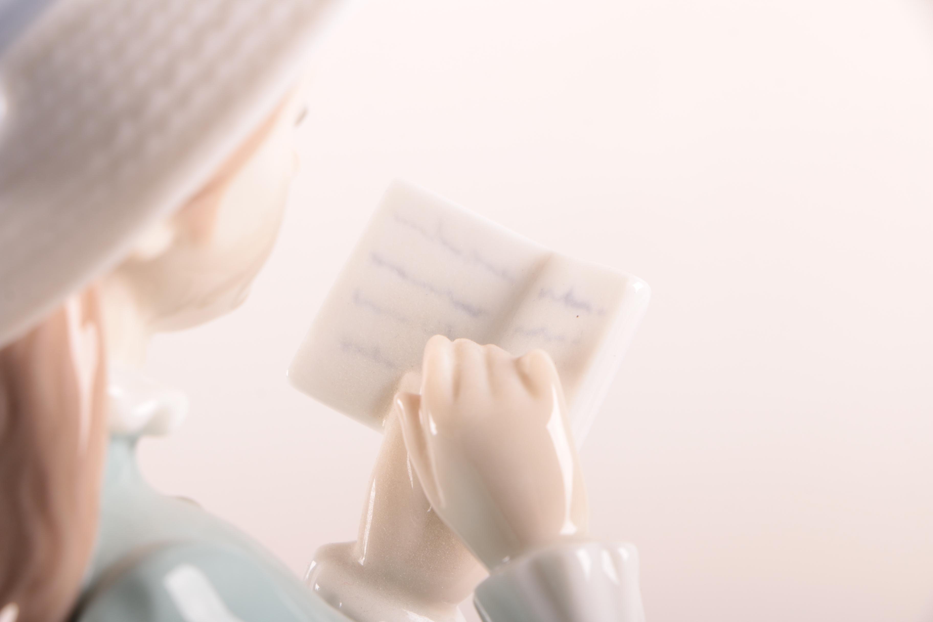 Lladró " Reading" #5000 Porcelain Figurine