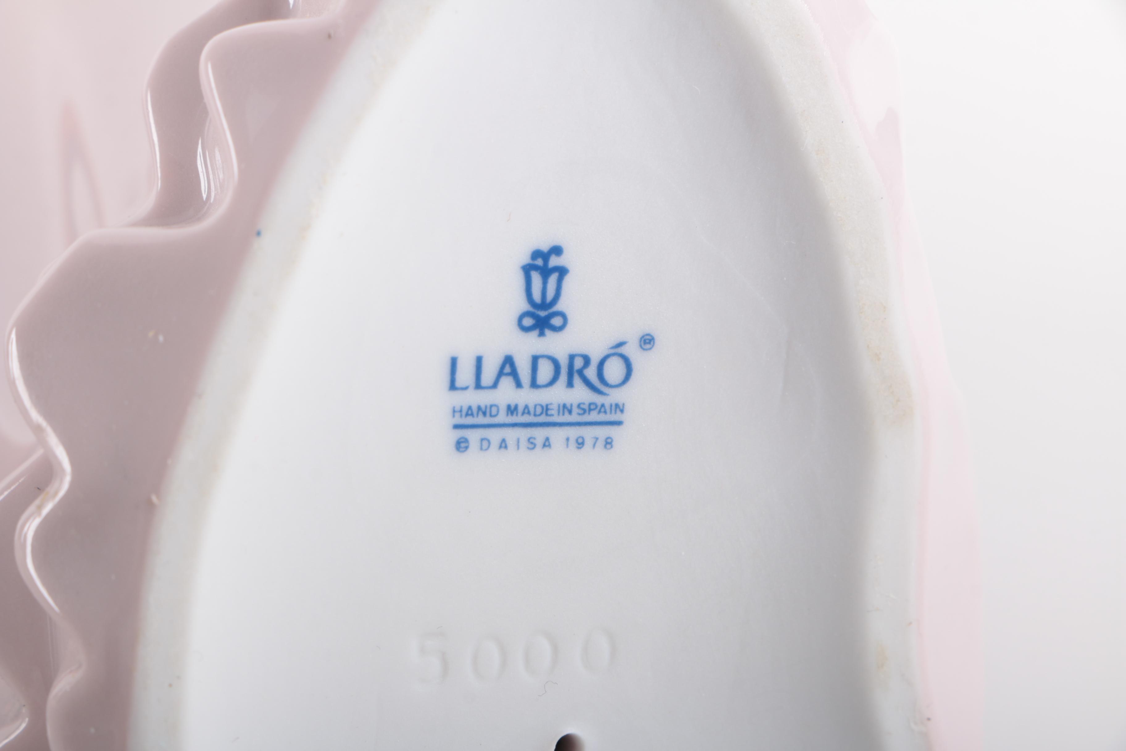 Lladró " Reading" #5000 Porcelain Figurine