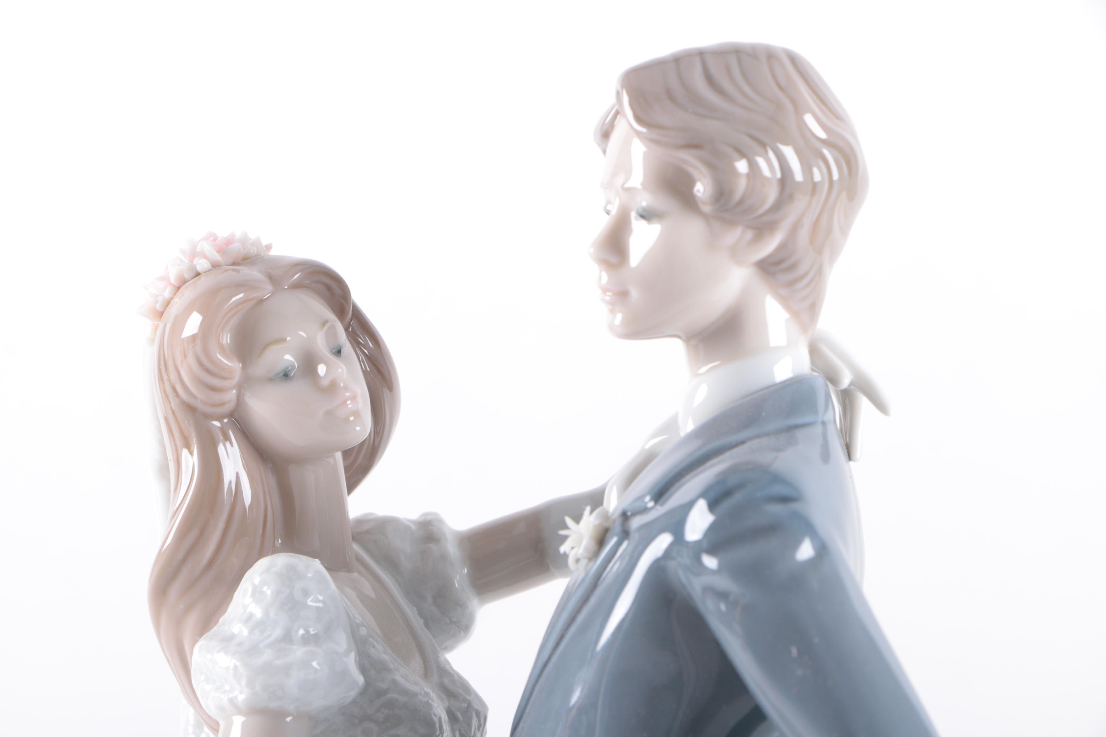 Lladró "I Love You Truly" #1528 Figurine