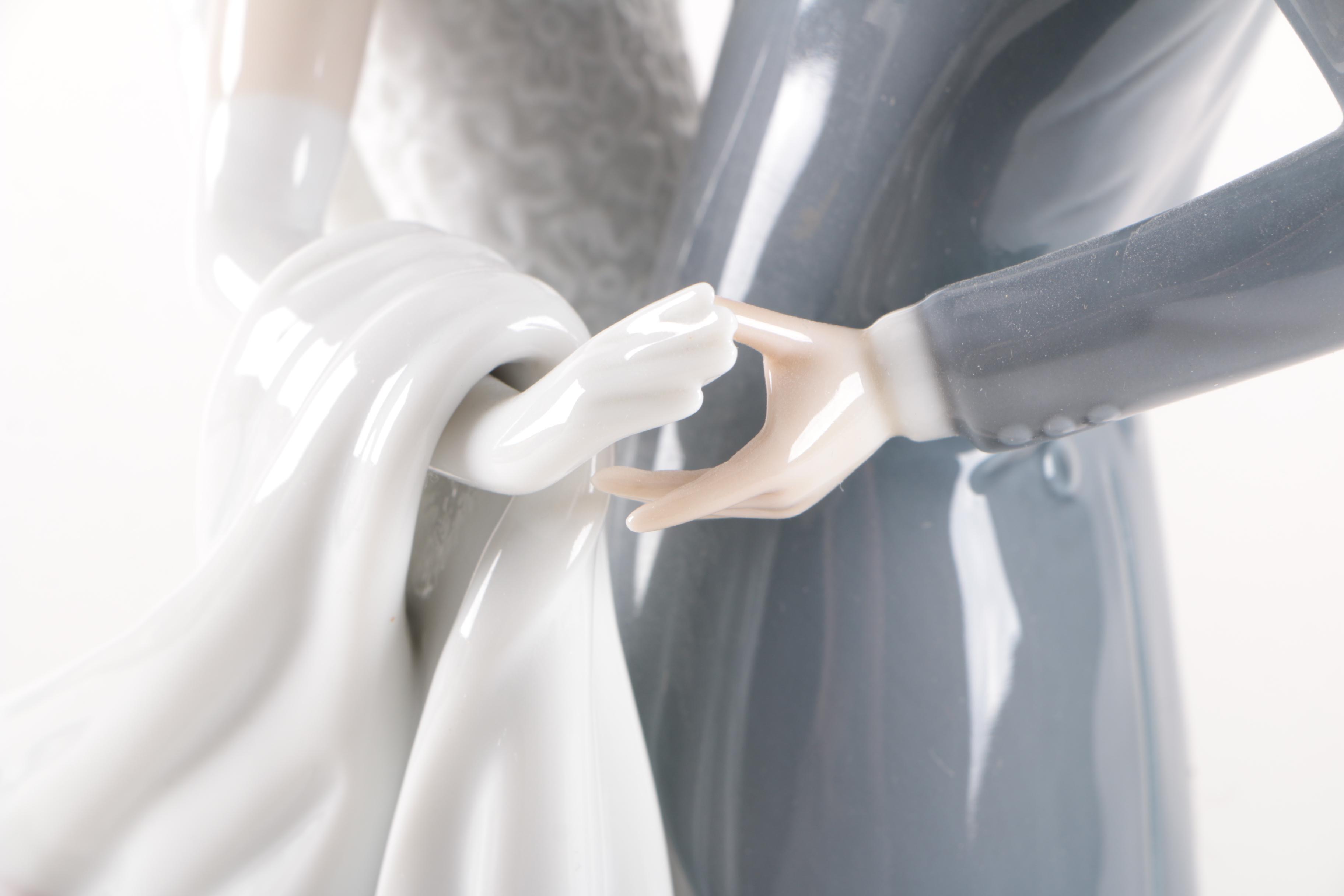 Lladró "I Love You Truly" #1528 Figurine