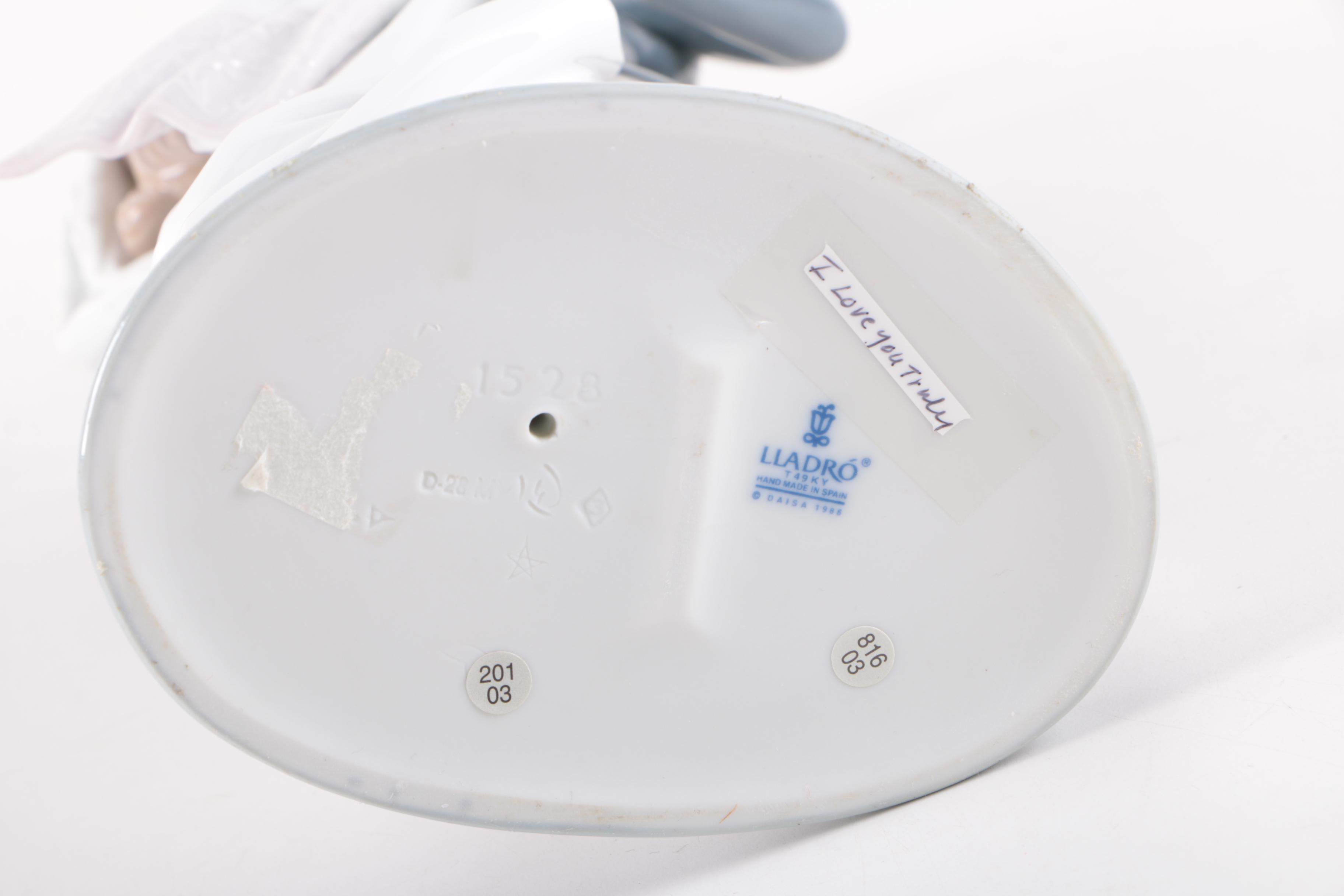 Lladró "I Love You Truly" #1528 Figurine