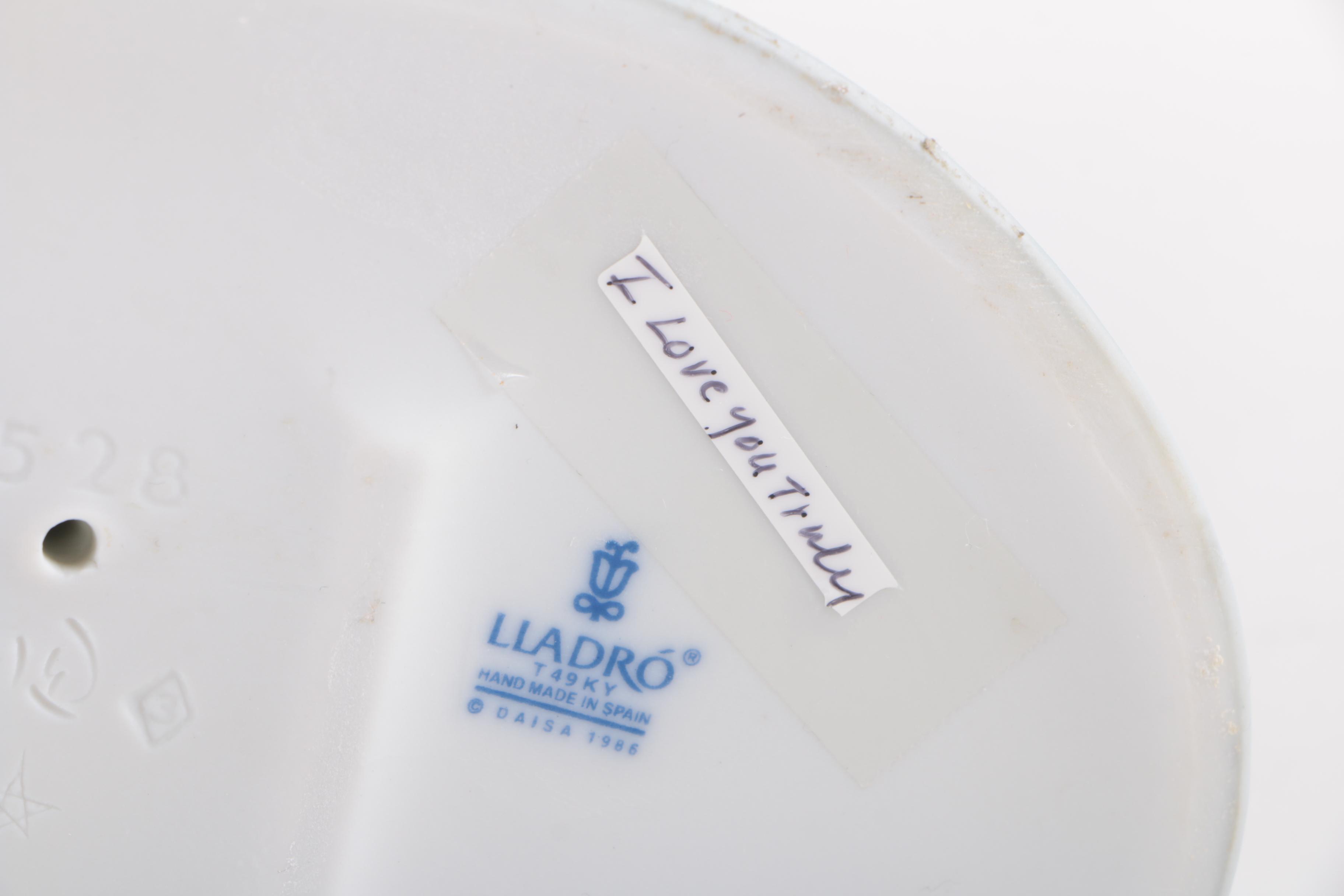 Lladró "I Love You Truly" #1528 Figurine