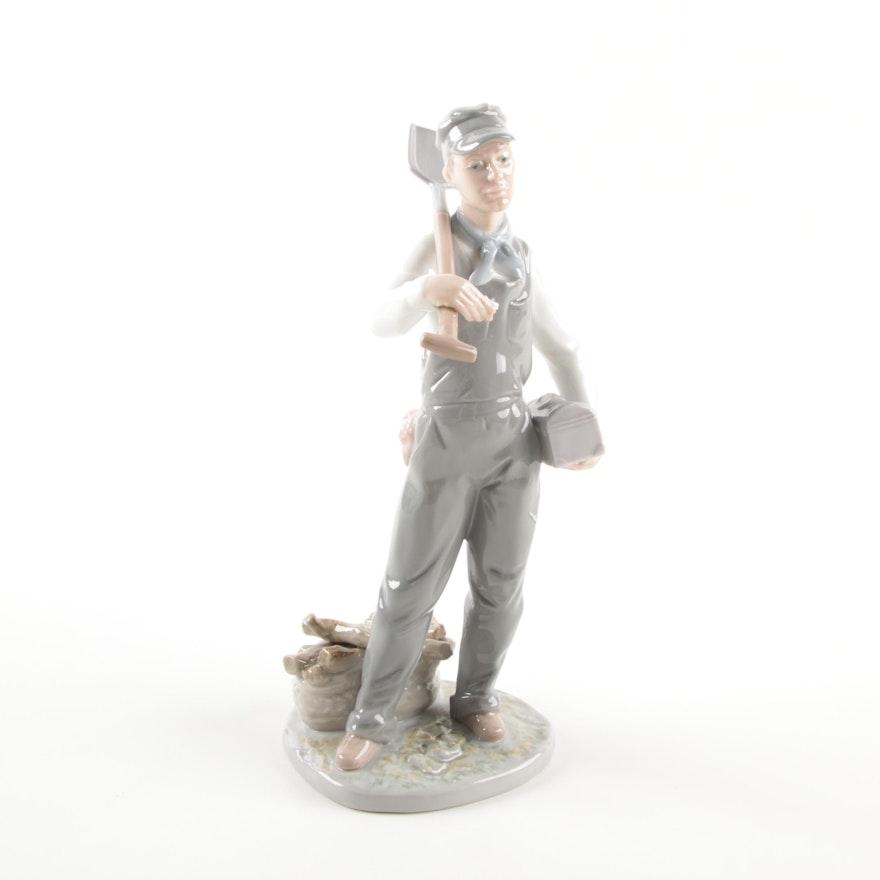 Lladró "Engineer"#8009 Porcelain Figurine