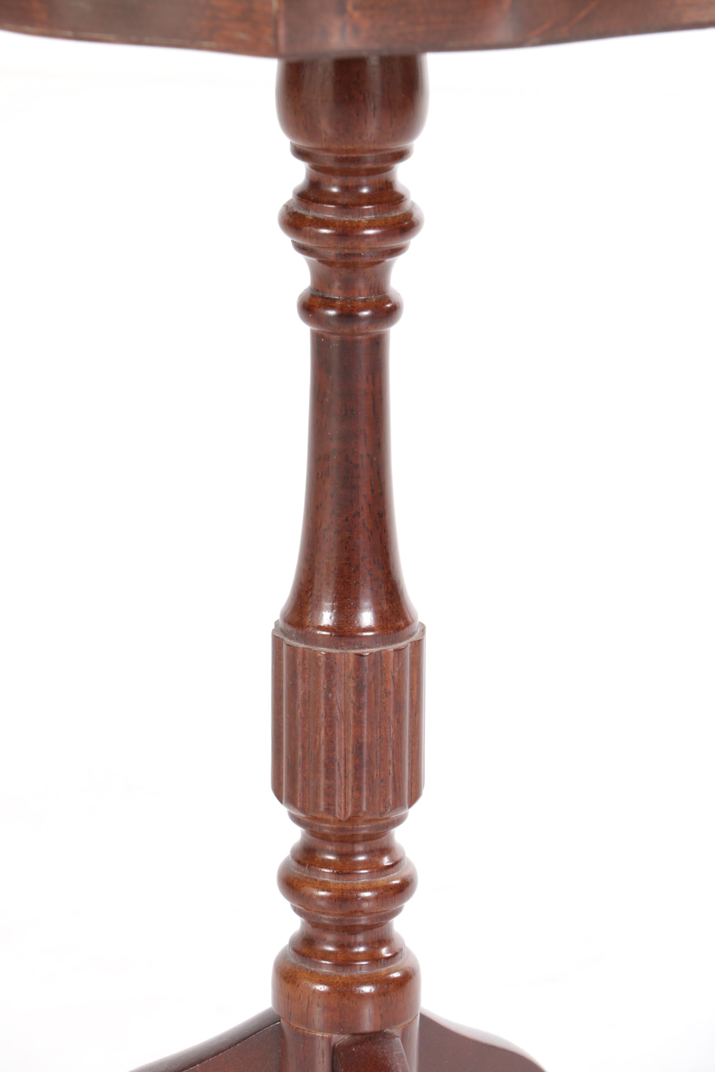 Mahogany Finished Pie-Crust Stand*