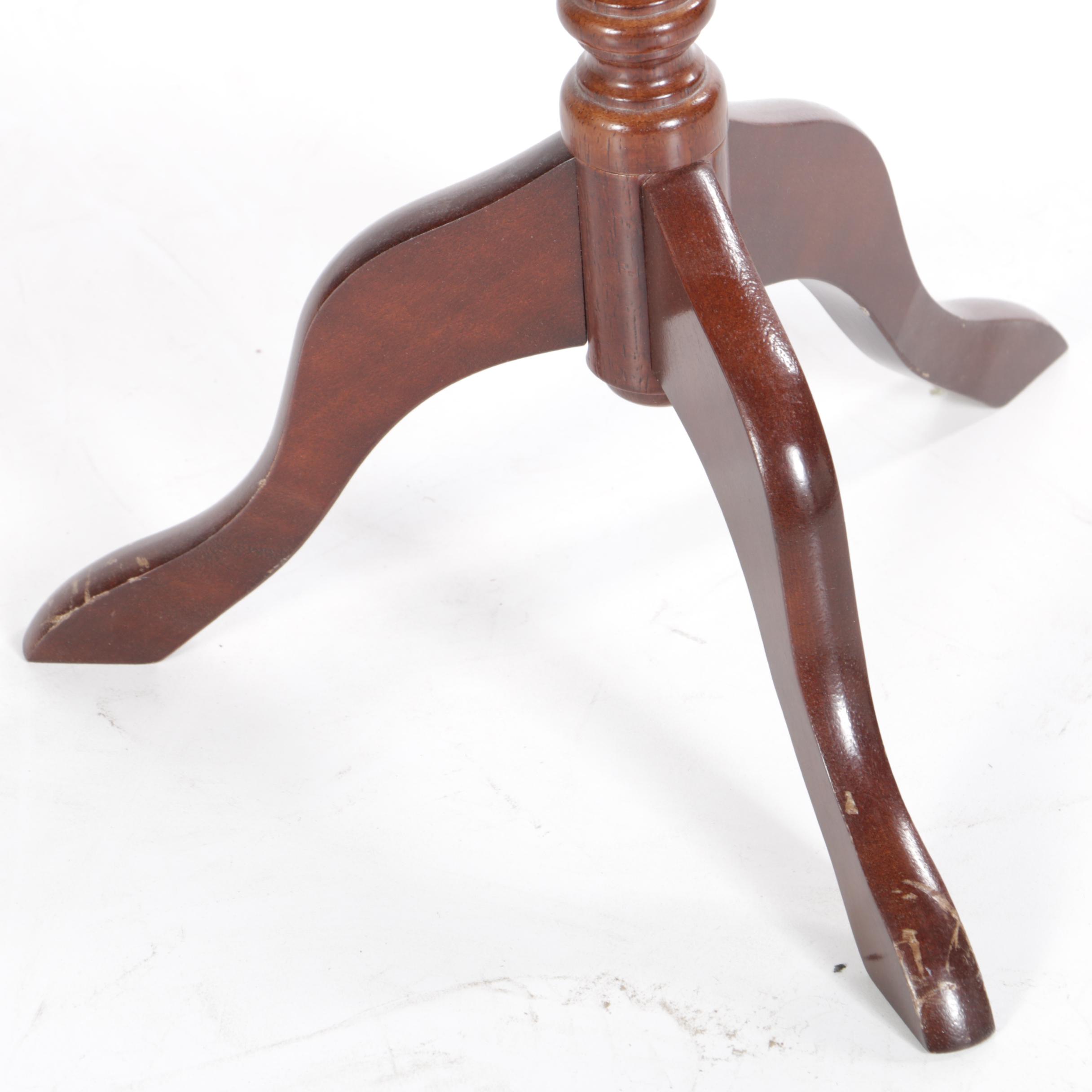 Mahogany Finished Pie-Crust Stand*