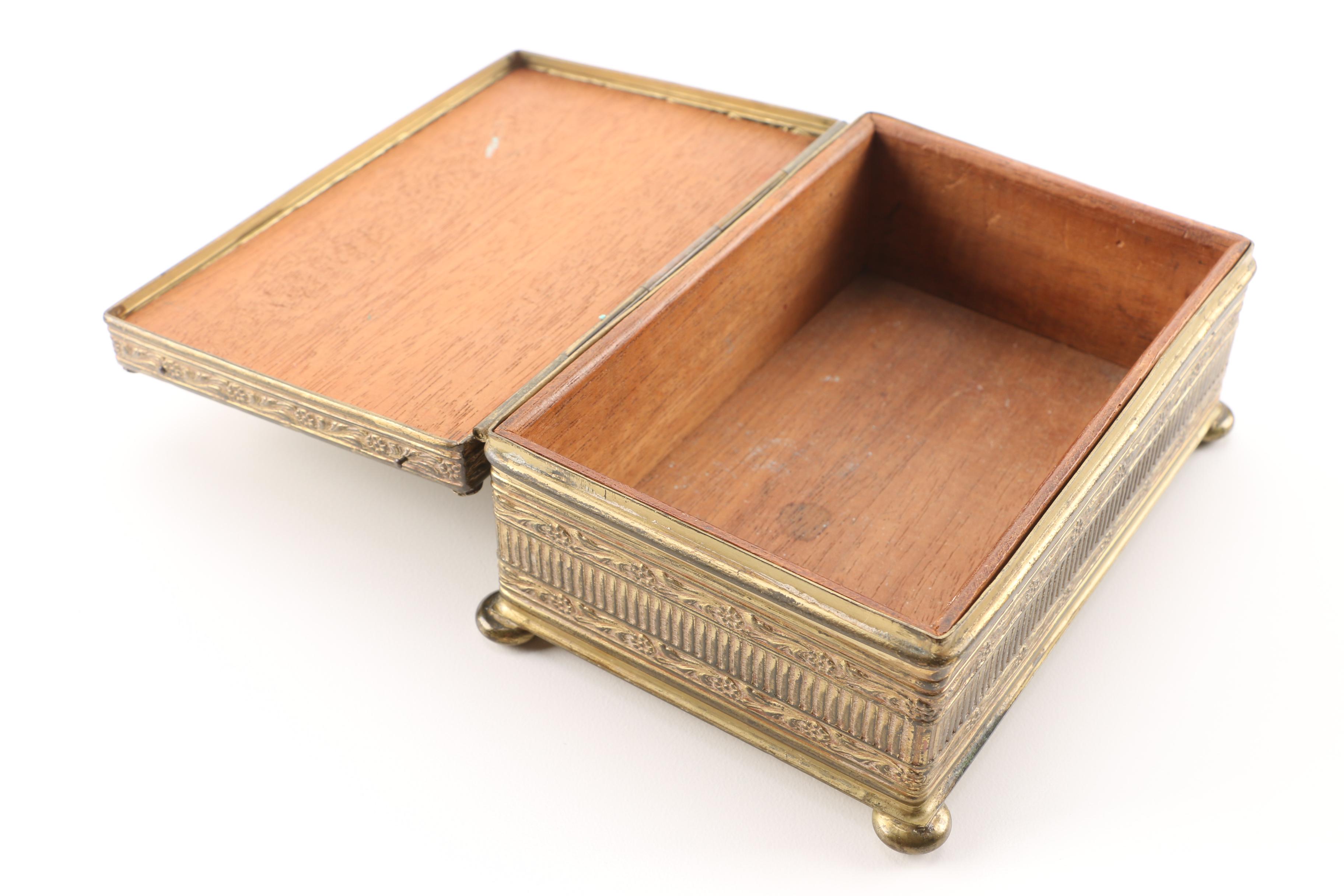 Vintage Apollo Fluorite Medallion Box