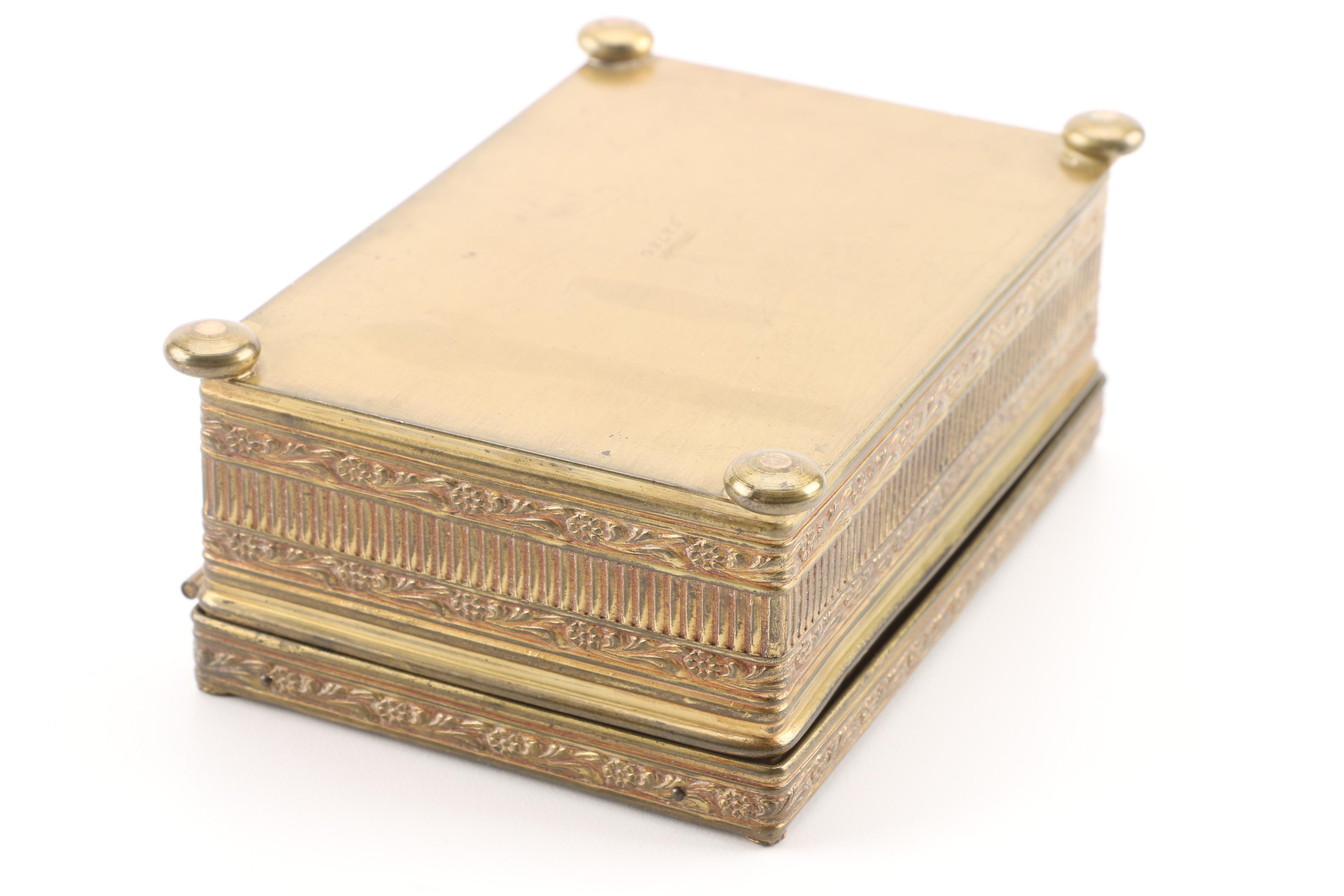 Vintage Apollo Fluorite Medallion Box