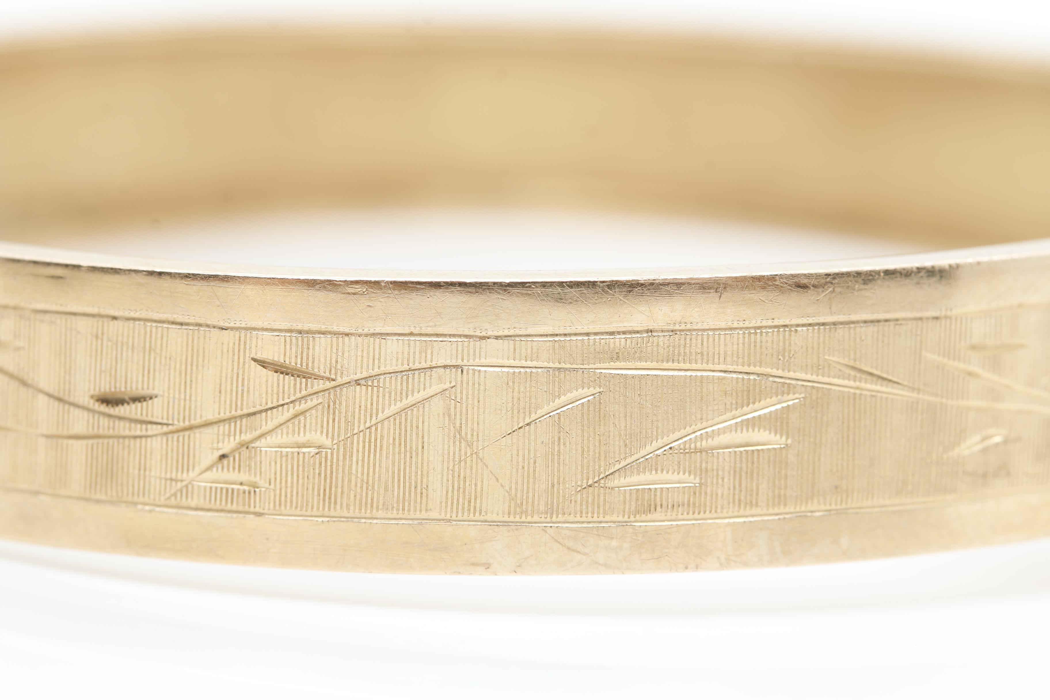 18K Yellow Gold Foliate Bangle Bracelet