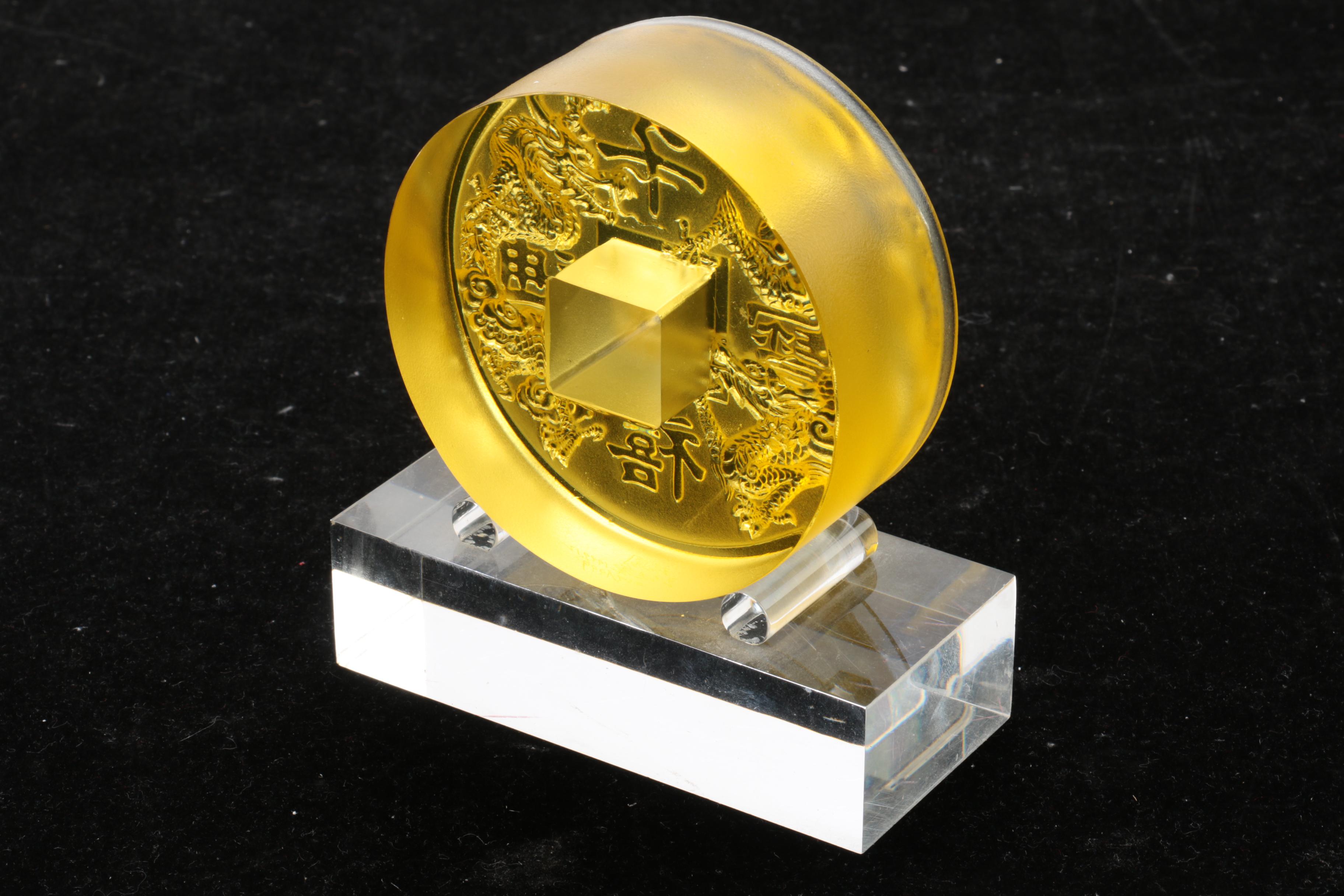 Tittot Chinese Pâte de Verre Medallion Figurine