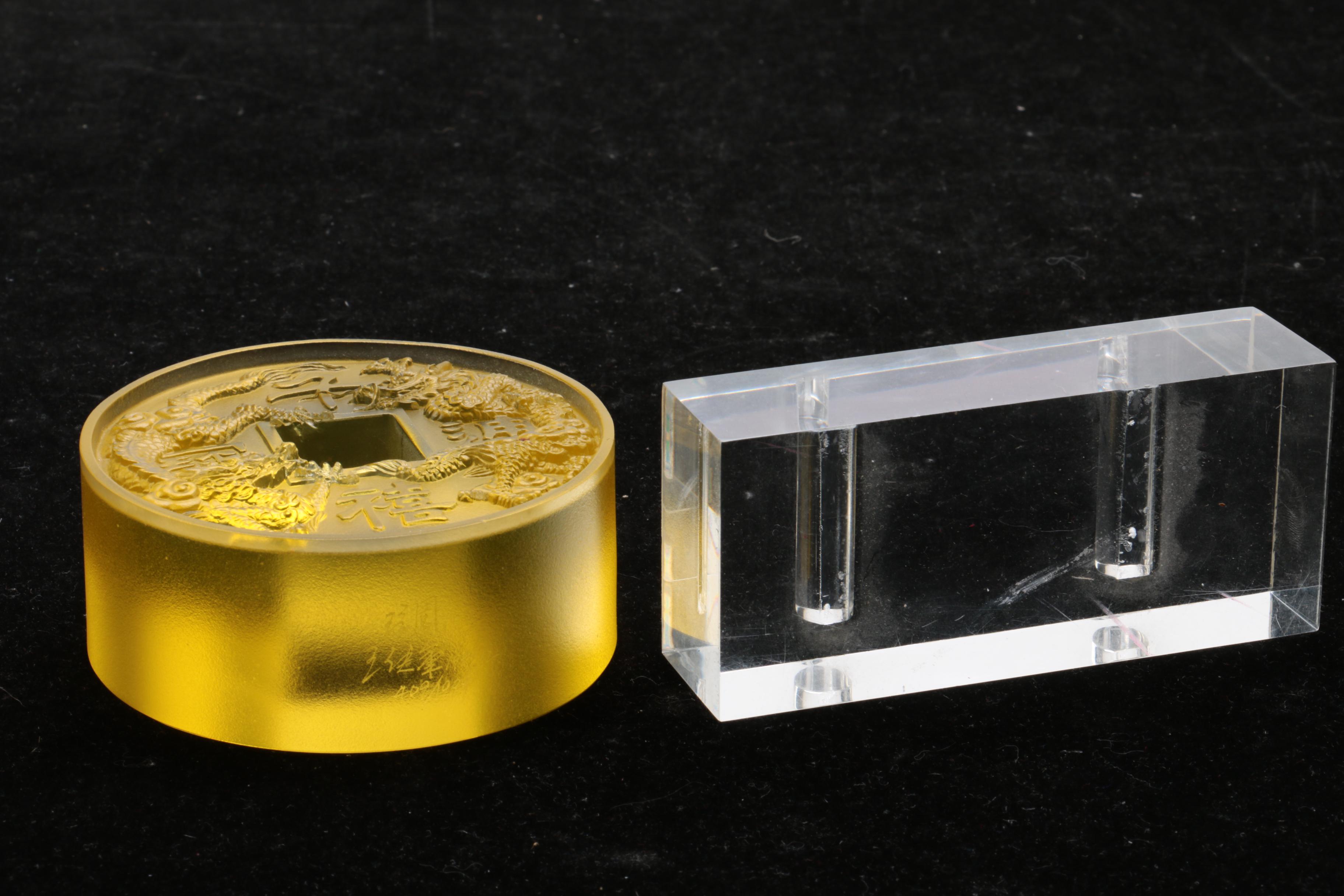 Tittot Chinese Pâte de Verre Medallion Figurine