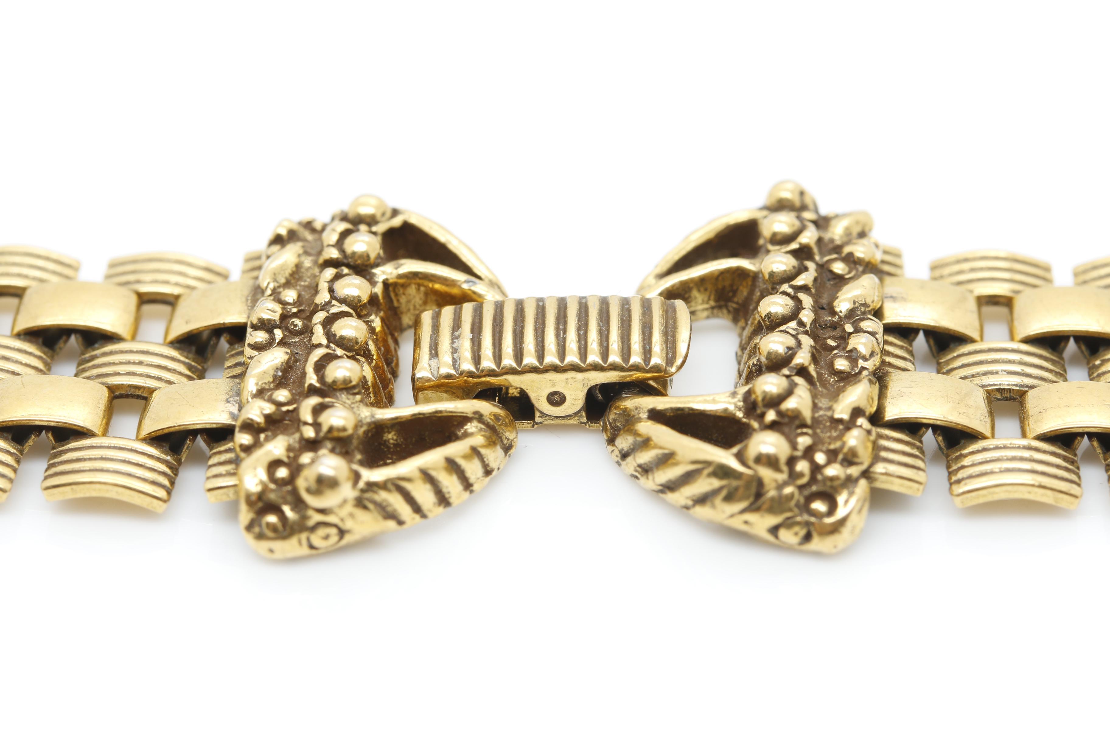 Goldette N.Y. Gold Toned Glass Etched Necklace with Dangle Earrings