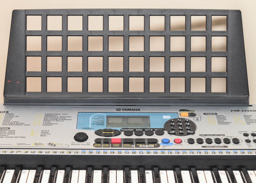 Yamaha Electronic Keyboard and Stand