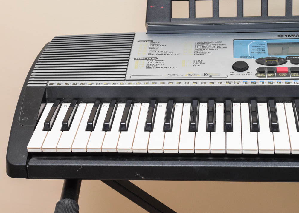 Yamaha Electronic Keyboard and Stand