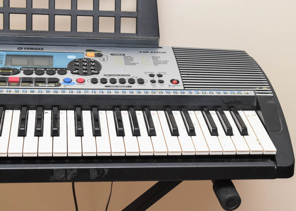 Yamaha Electronic Keyboard and Stand