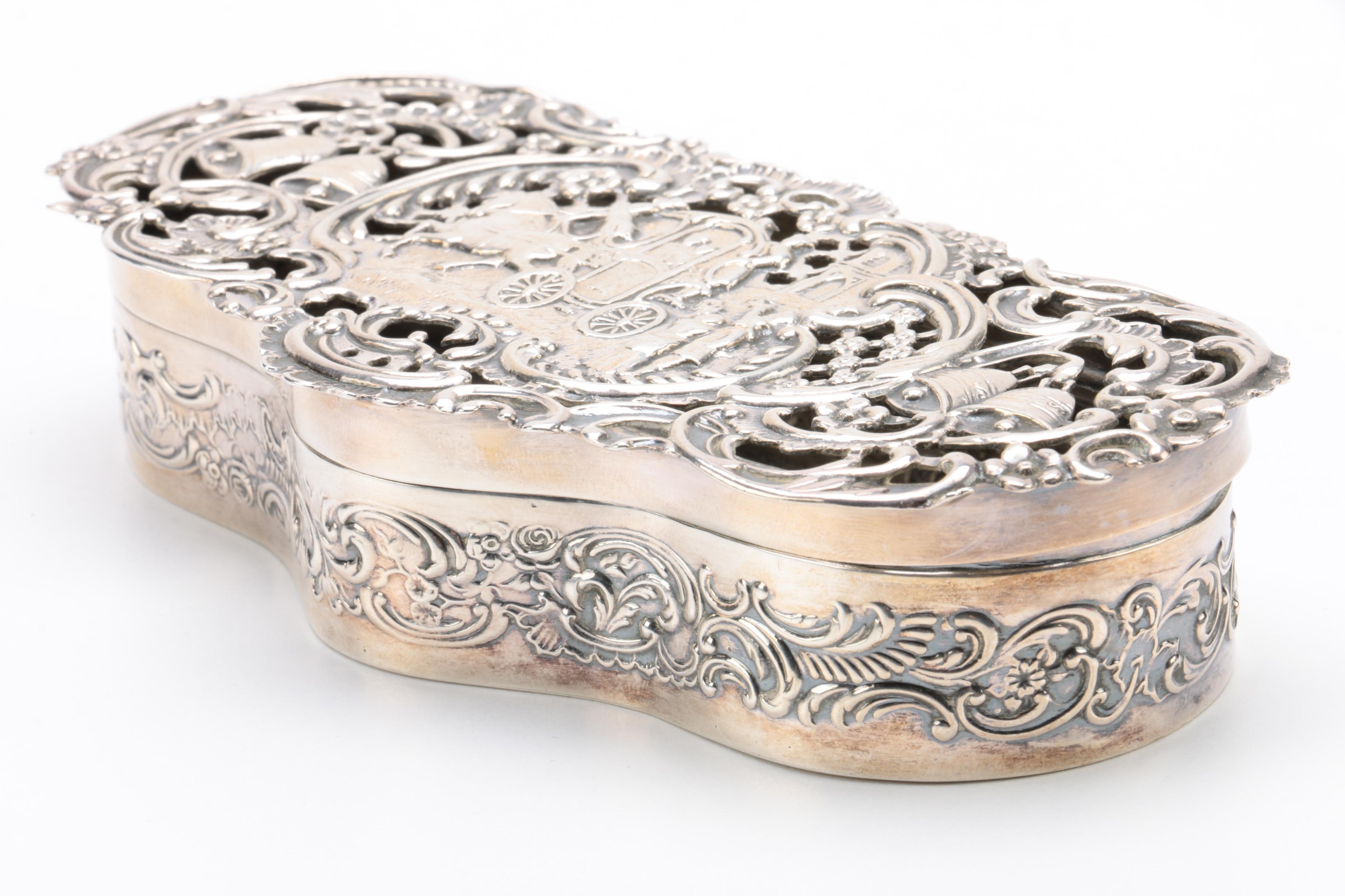 1905 William Comyns & Sons Sterling Silver Trinket Box