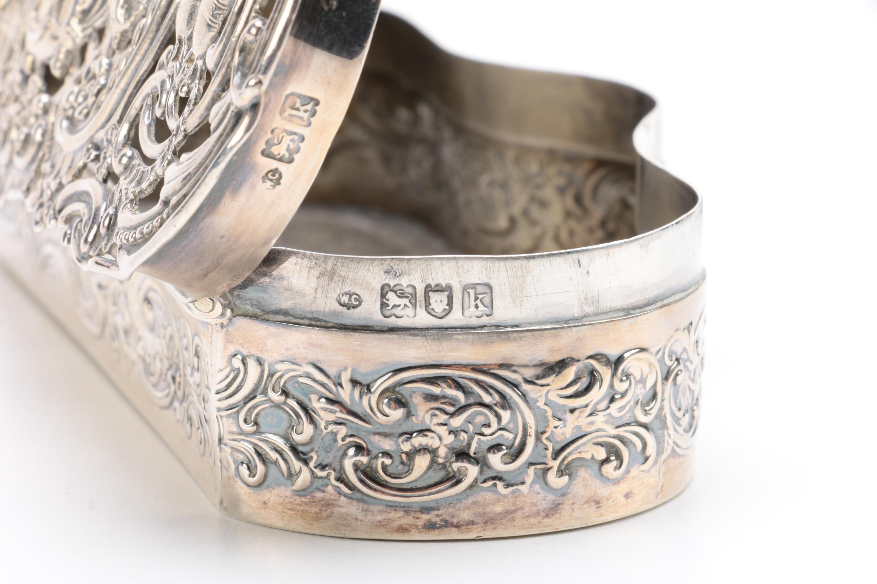 1905 William Comyns & Sons Sterling Silver Trinket Box