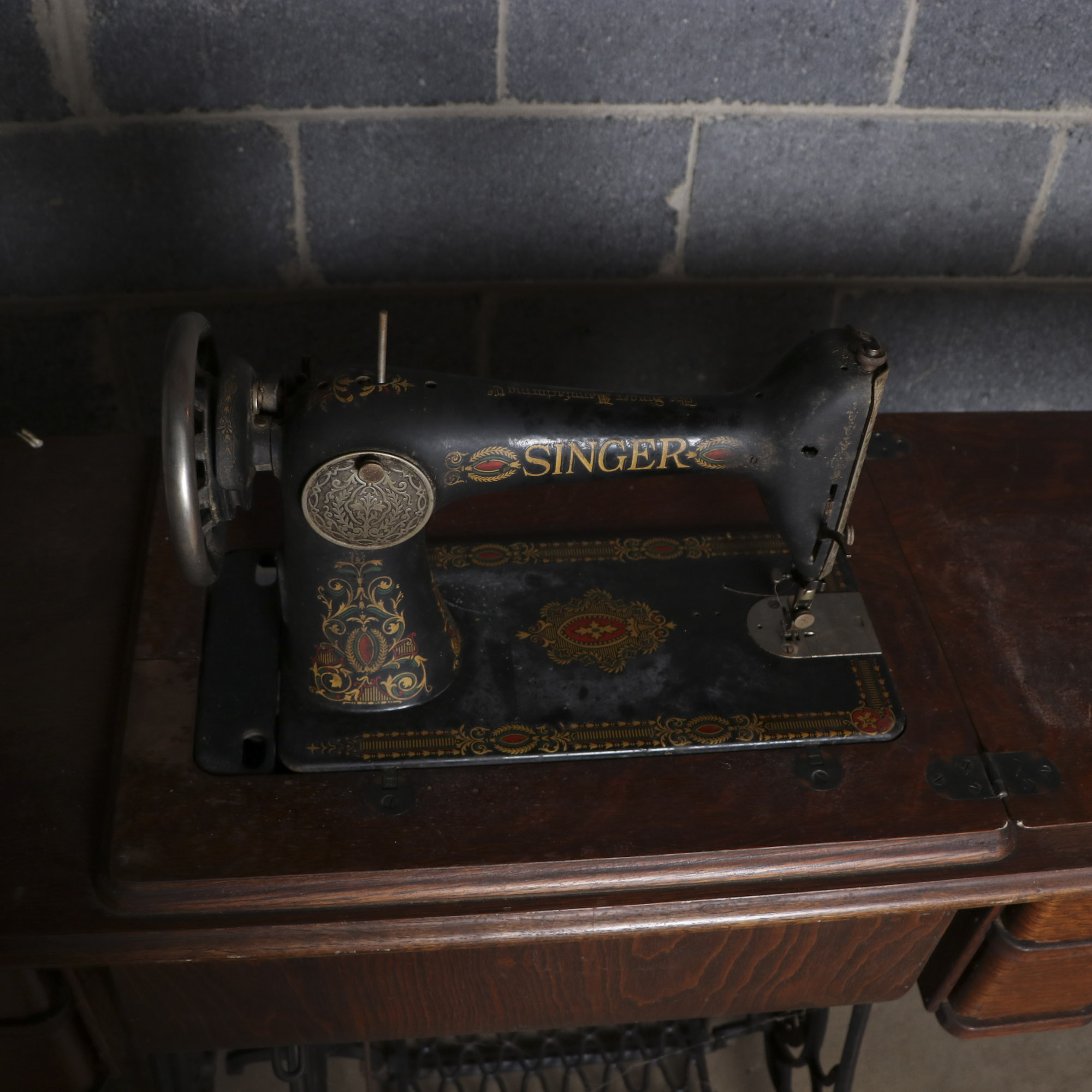 Vintage Singer Treadle Table Sewing Machine