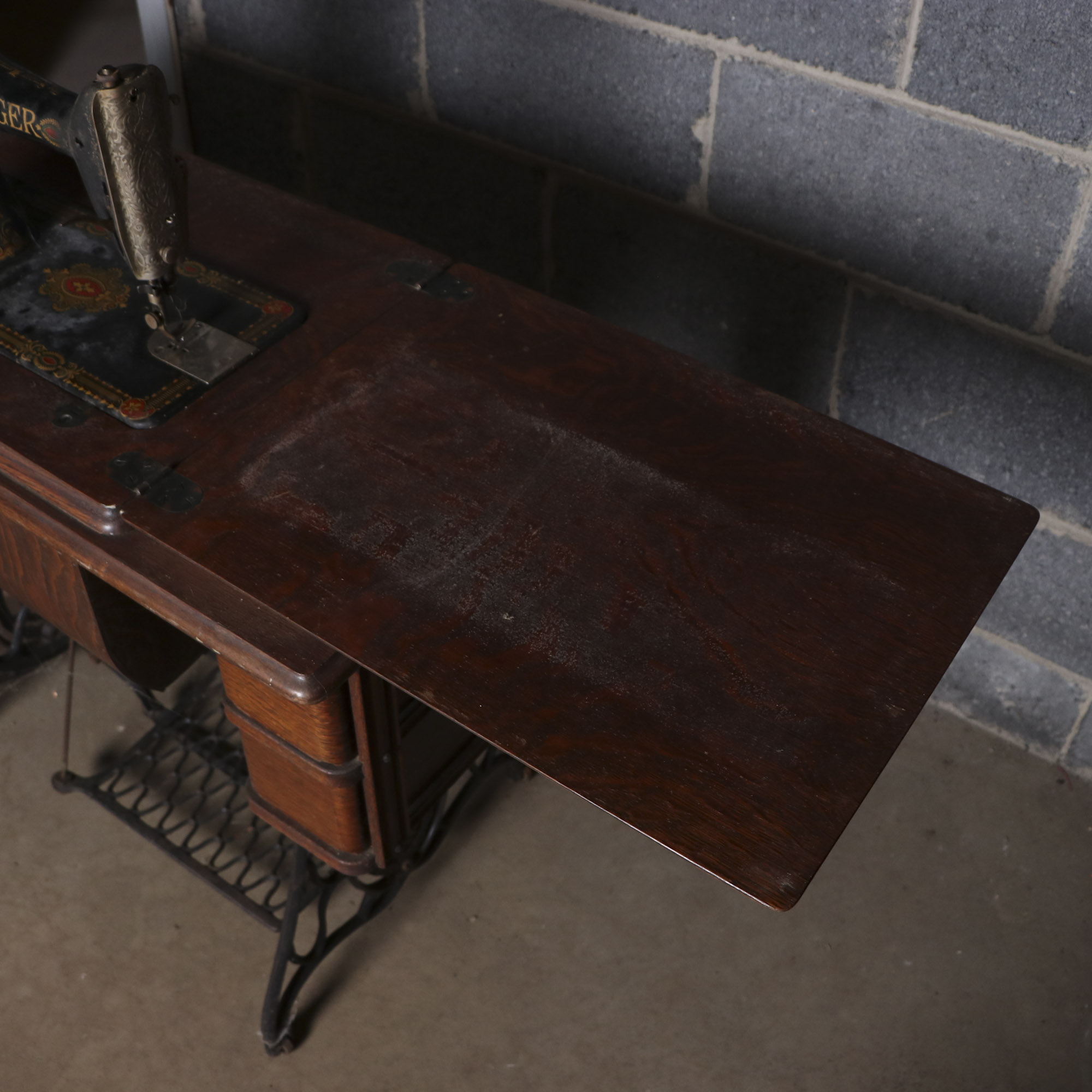 Vintage Singer Treadle Table Sewing Machine