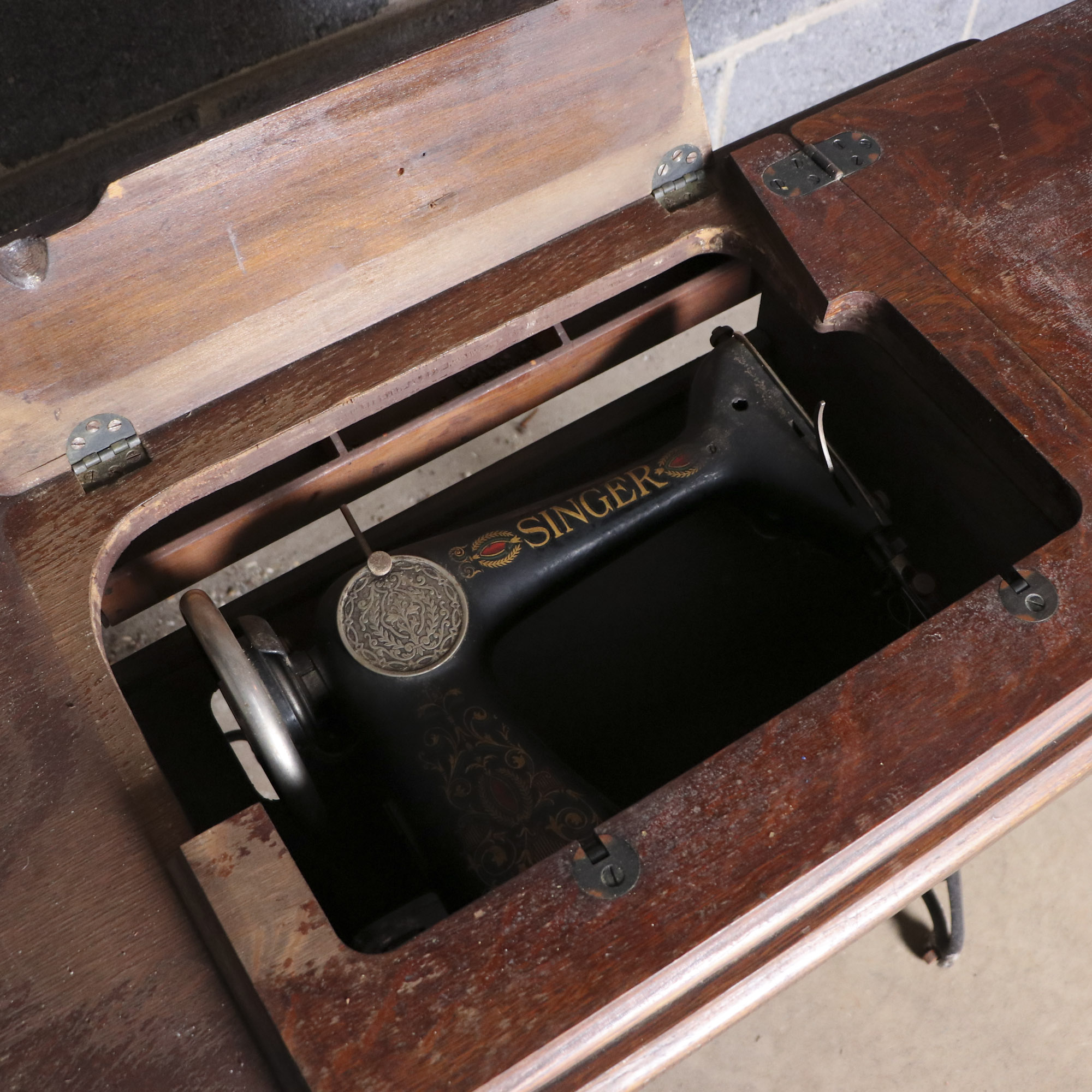 Vintage Singer Treadle Table Sewing Machine