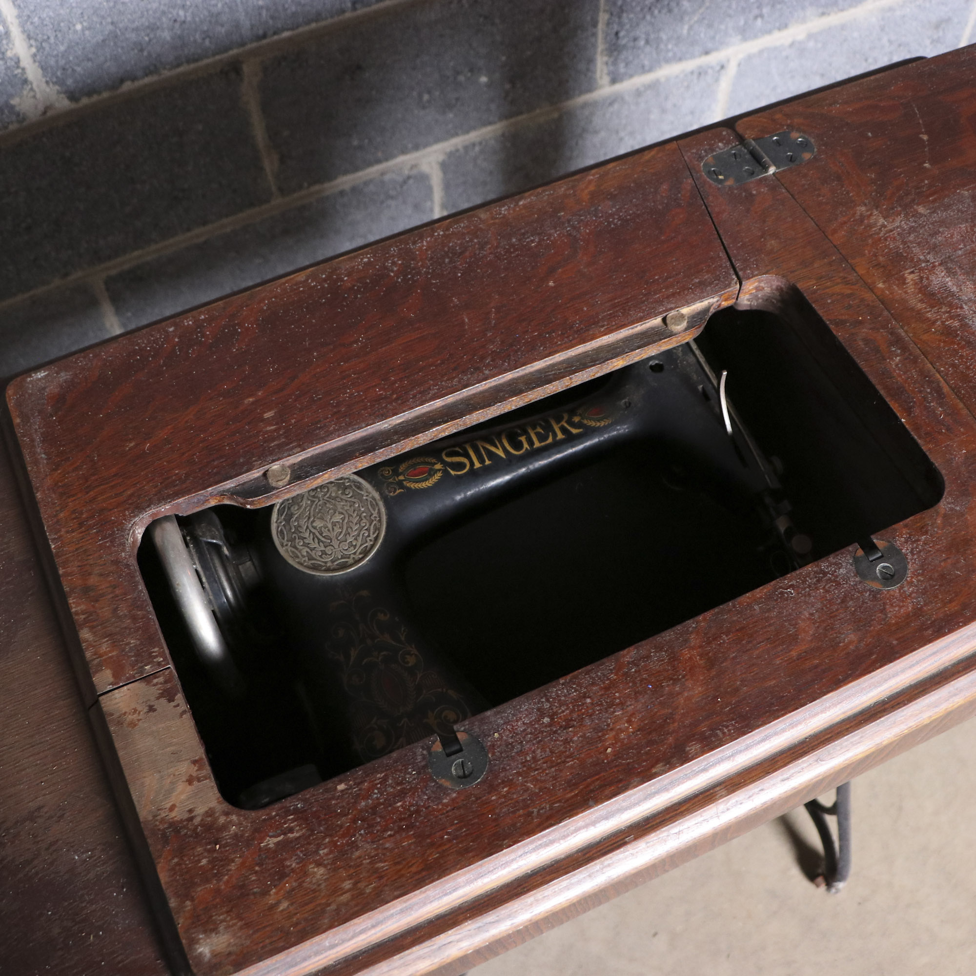 Vintage Singer Treadle Table Sewing Machine