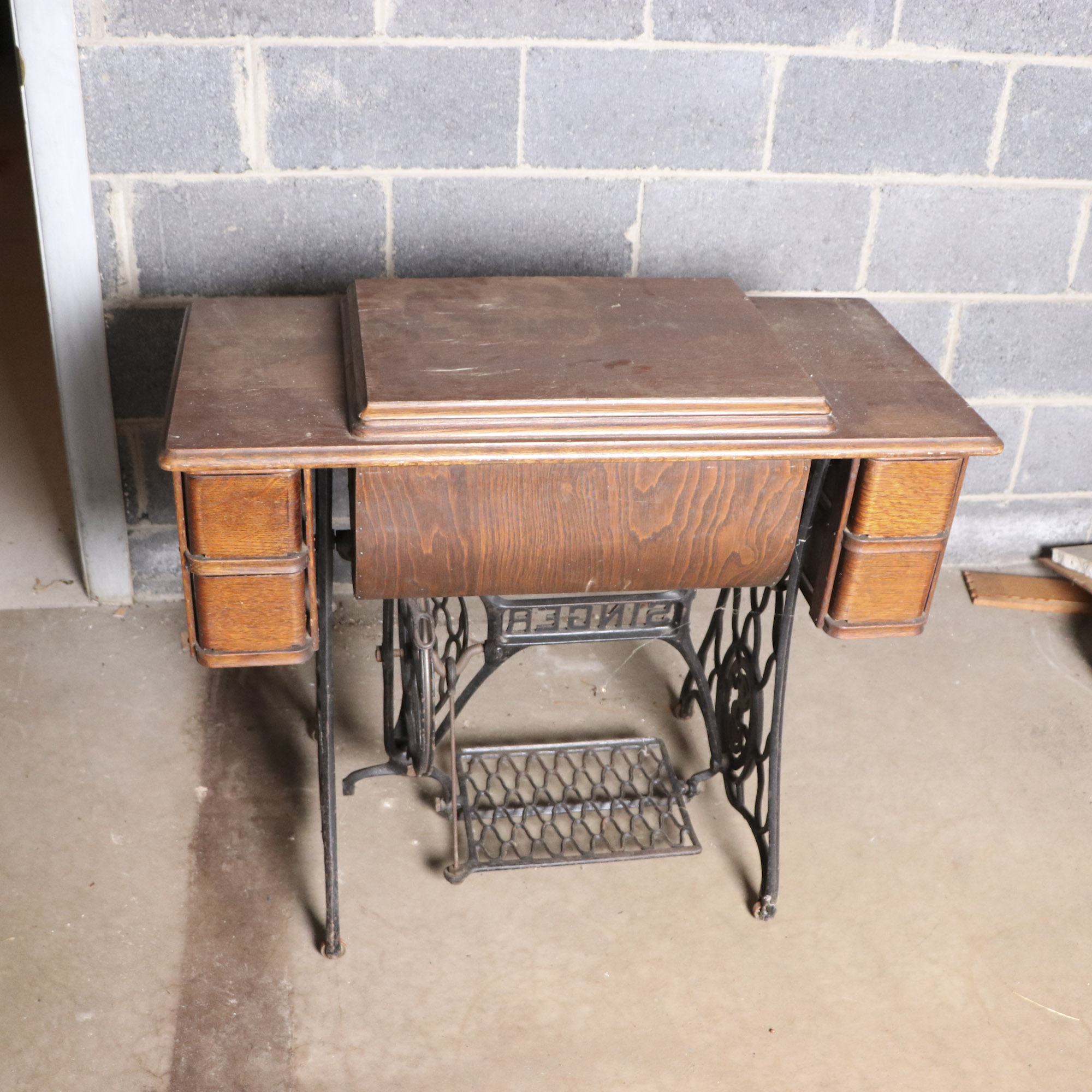 Vintage Singer Treadle Table Sewing Machine