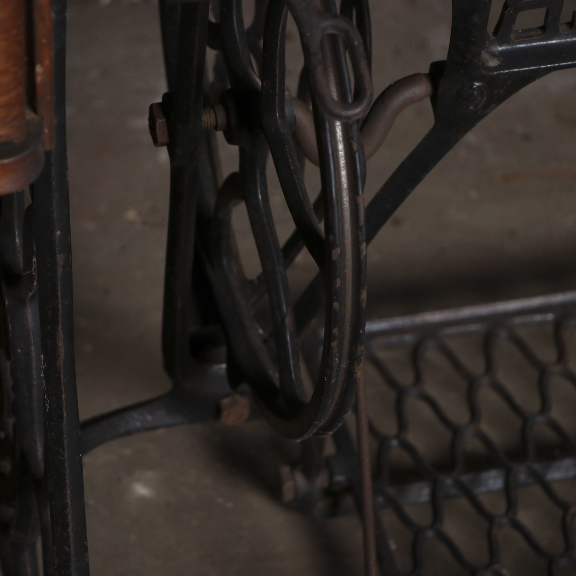 Vintage Singer Treadle Table Sewing Machine