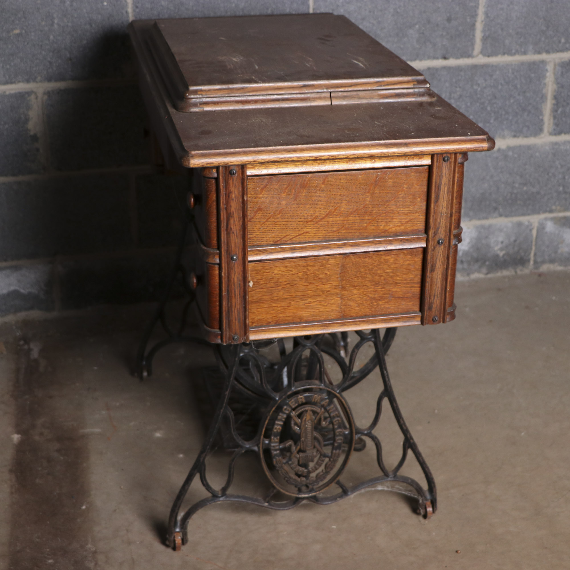 Vintage Singer Treadle Table Sewing Machine