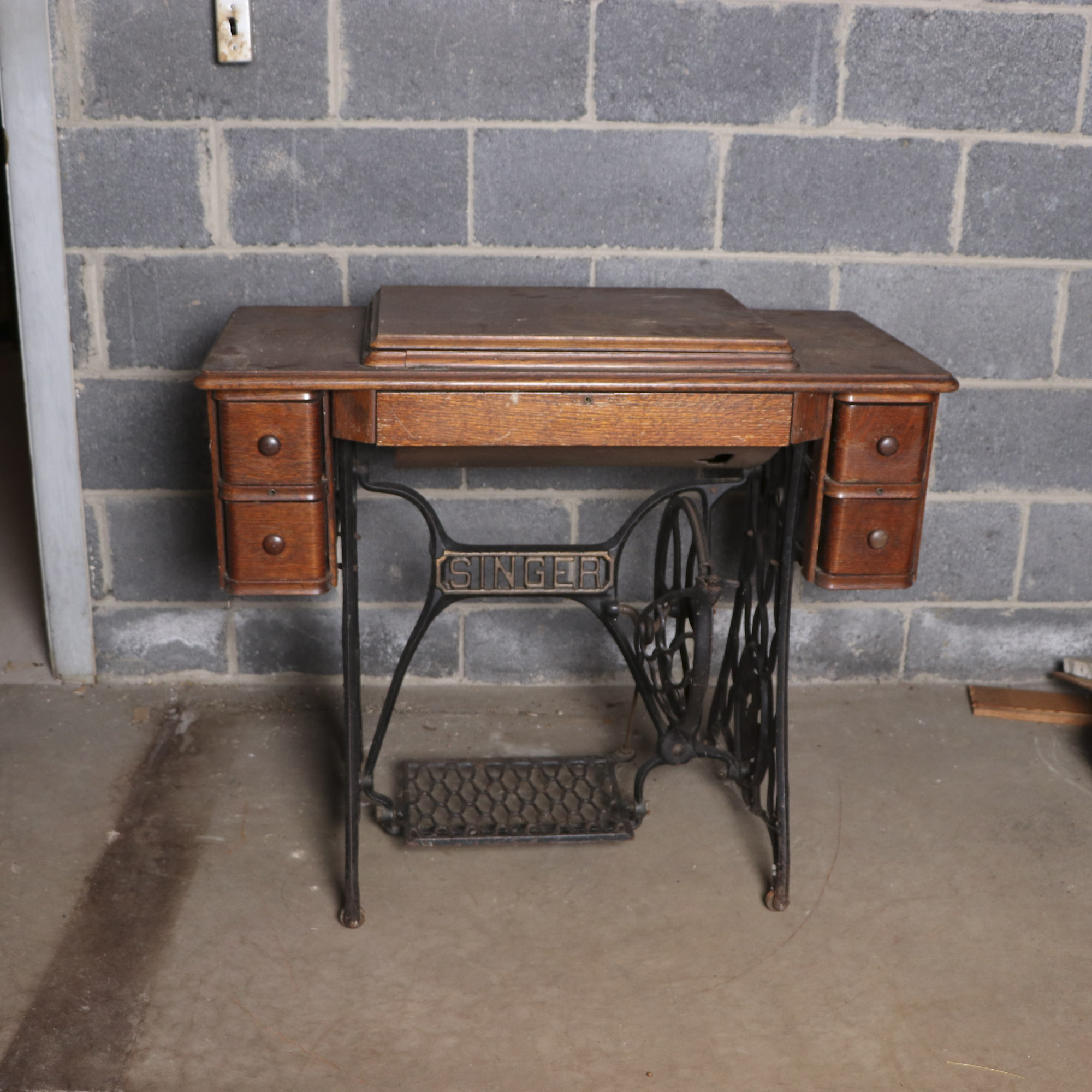Vintage Singer Treadle Table Sewing Machine