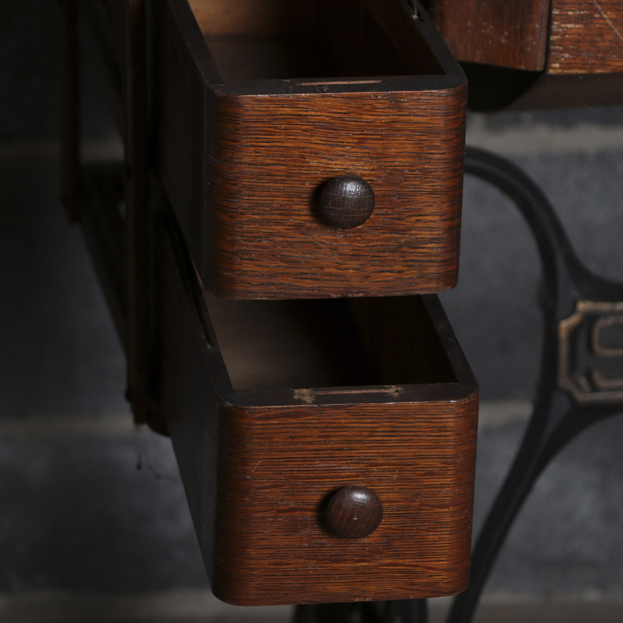 Vintage Singer Treadle Table Sewing Machine