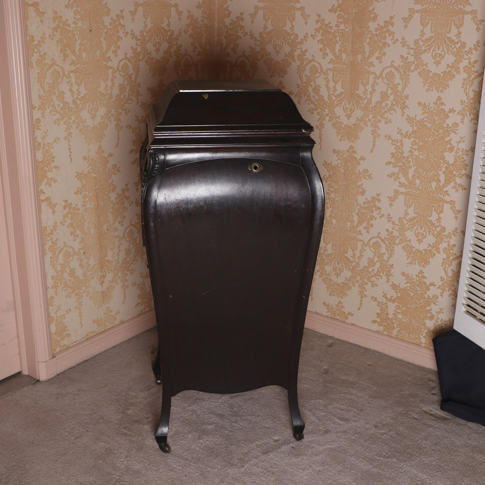 Antique "Sonora" Victrola