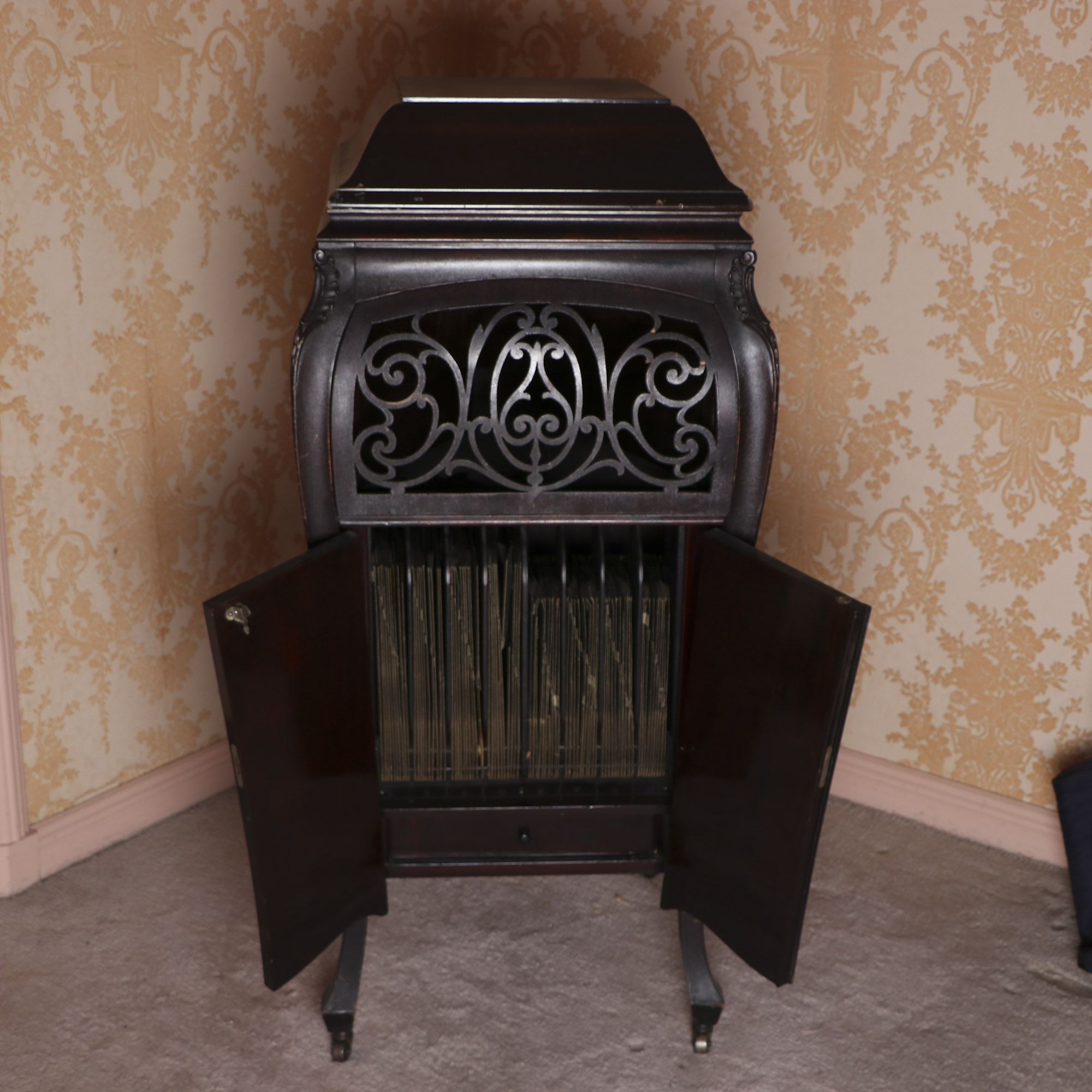 Antique "Sonora" Victrola